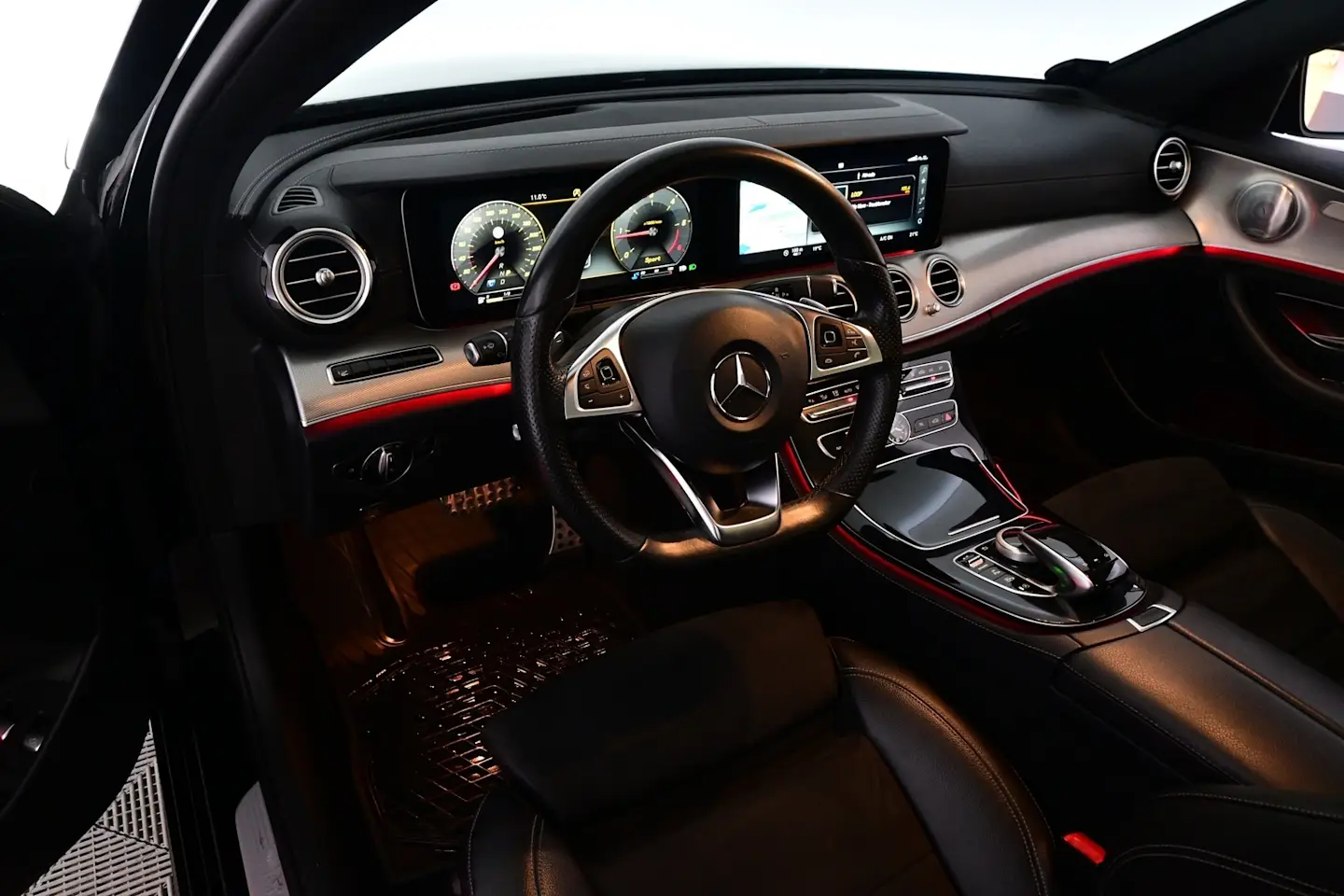 Car Image - 2F7RcurpM45RCFkMB1XRli