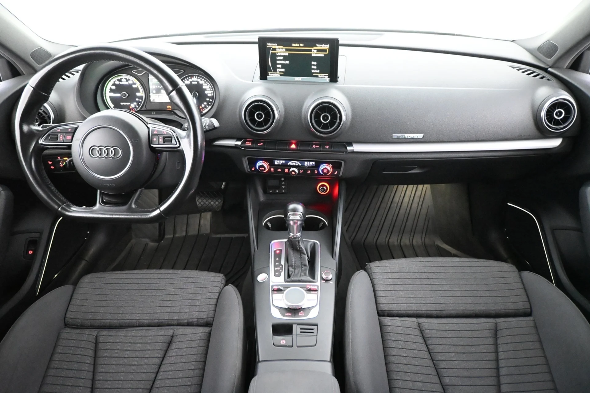 Car Image - 2T1Z4gp8GkD3vFnDovLffi