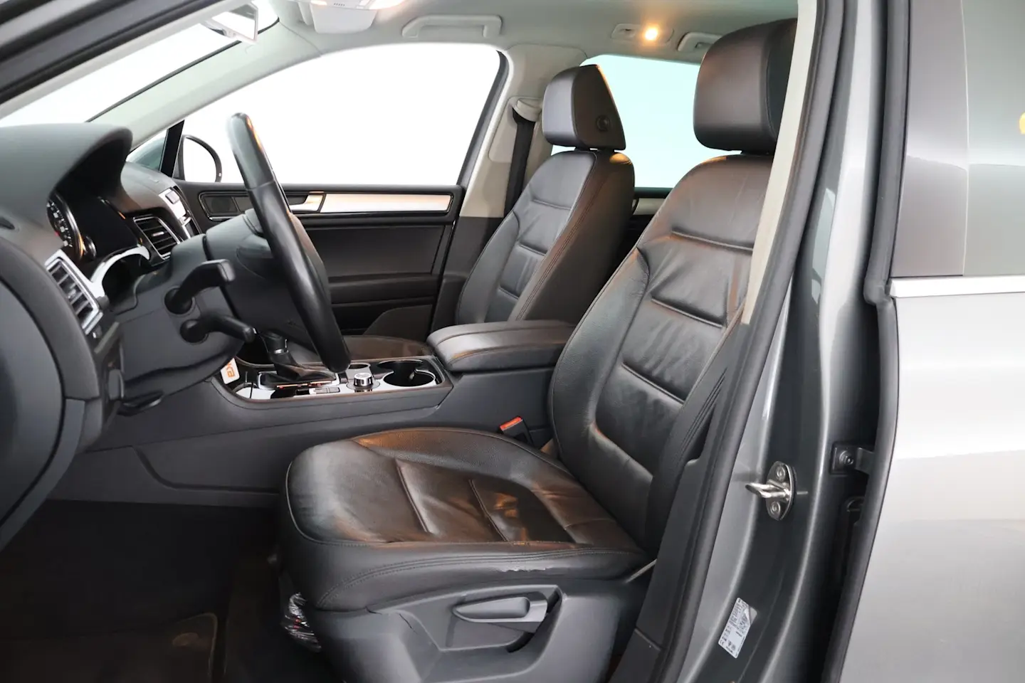 Car Image - 50bQSKPKUdplPkw9hT5JTe