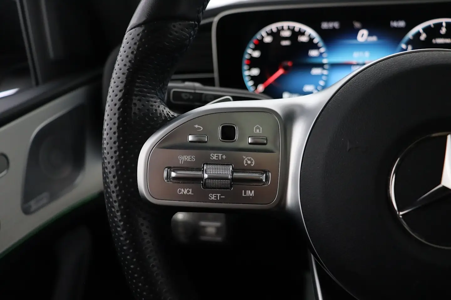 Car Image - 2NsUQdo8wbBNBdrLOJs6vq