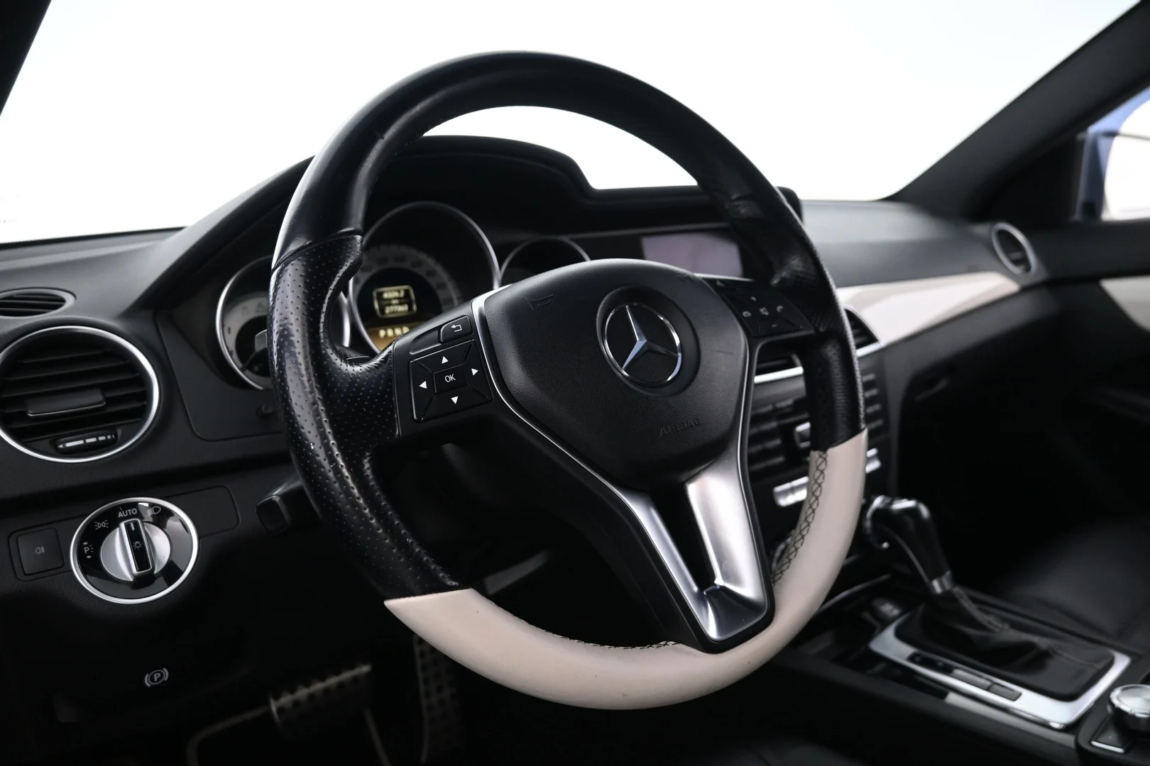 Car Image - 1kAPCpuY3V9ZbTSMOYFimz