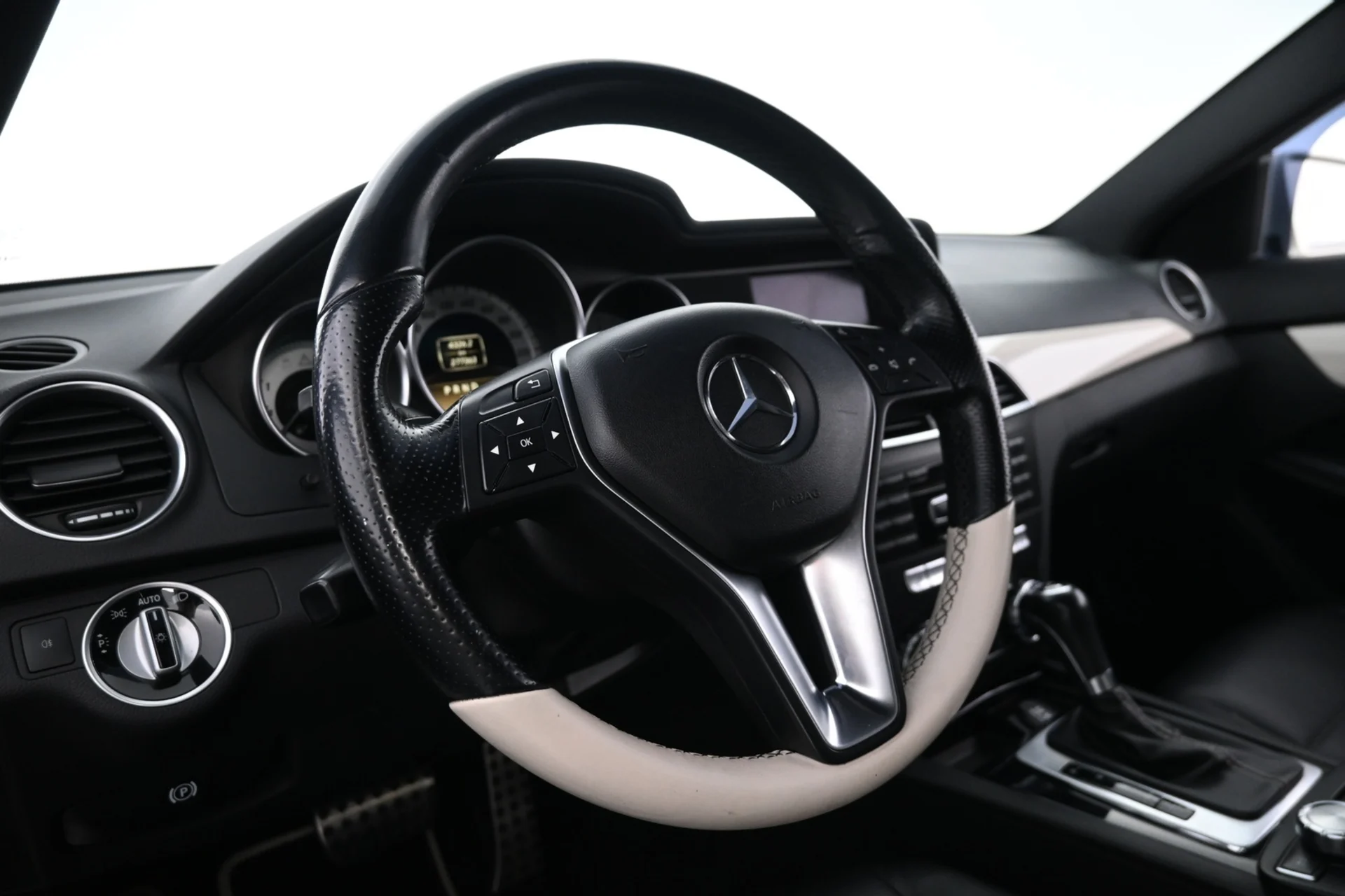 Car Image - 1kAPCpuY3V9ZbTSMOYFimz