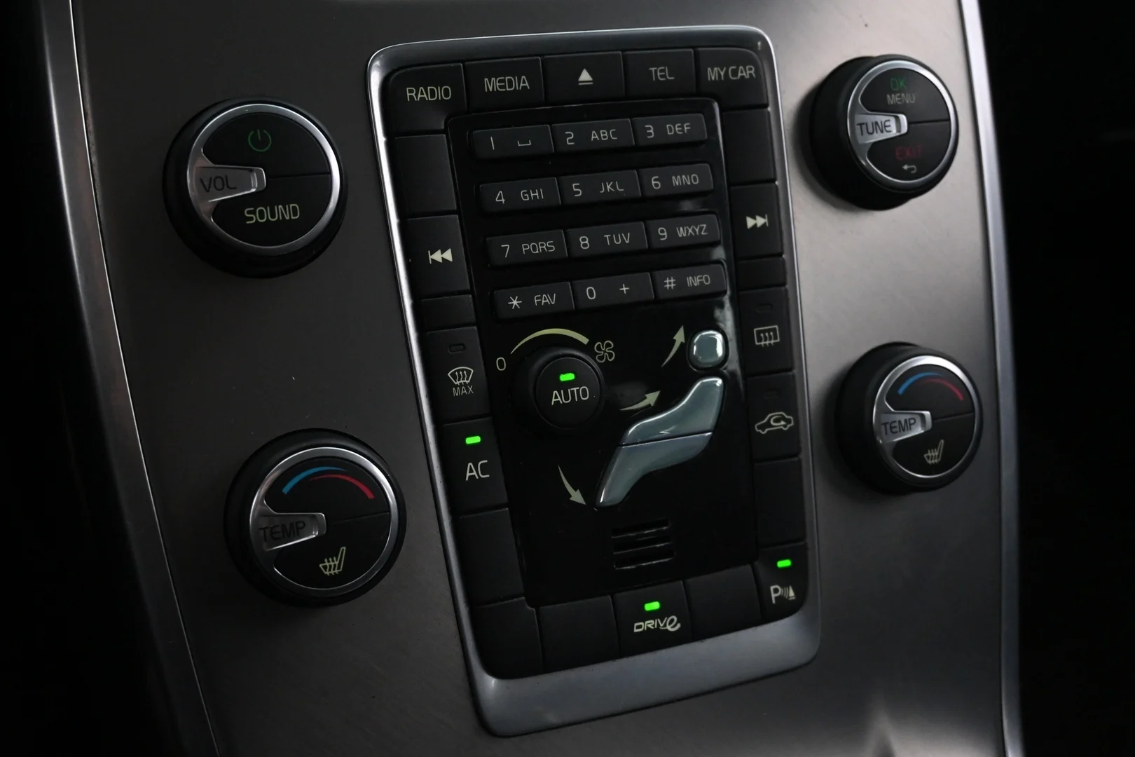 Car Image - 1m2yhTT5Y0sVZon2q8lhL1