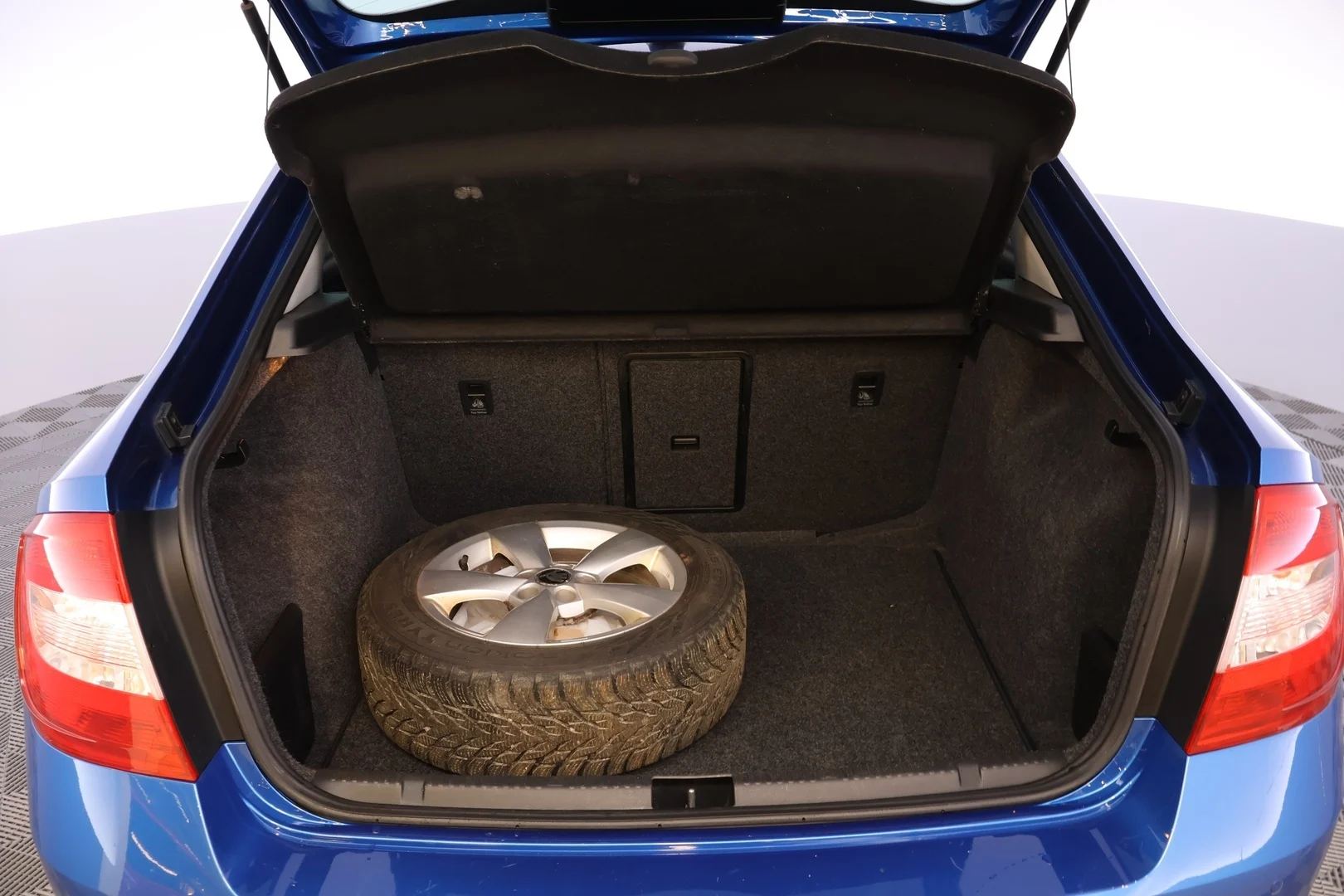 Car Image - 2ol3rFYDIyNrD53CYK4n24