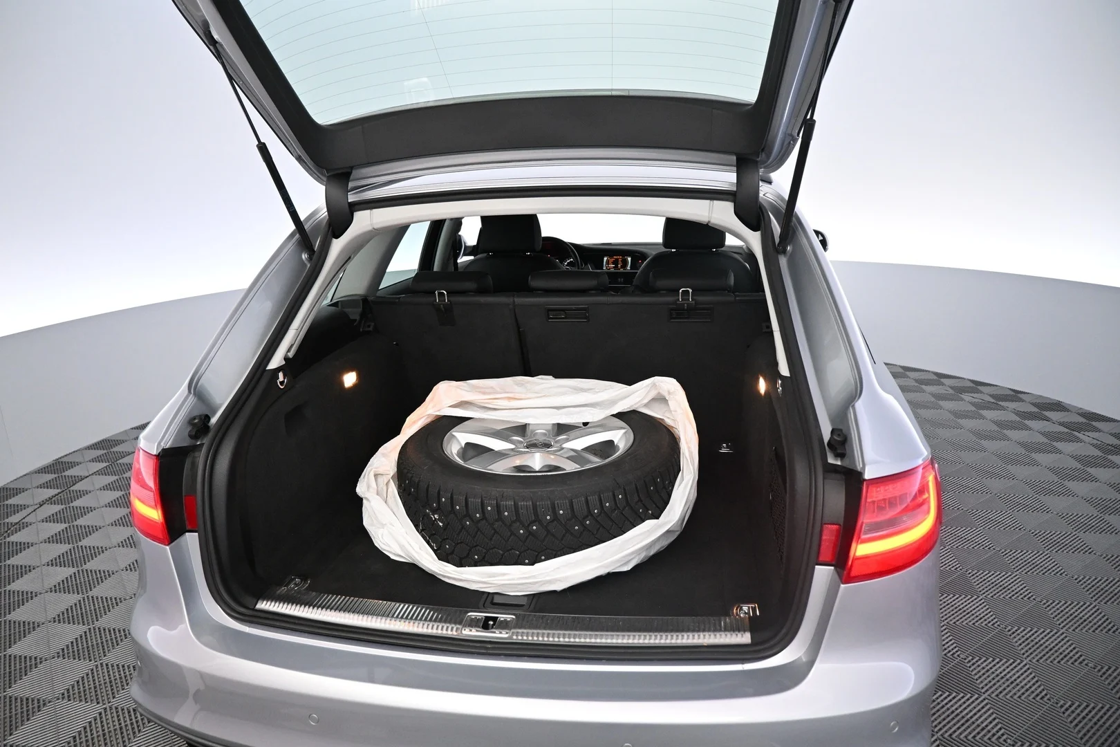 Car Image - 4tfync0TyjOya1I8yAEfxe