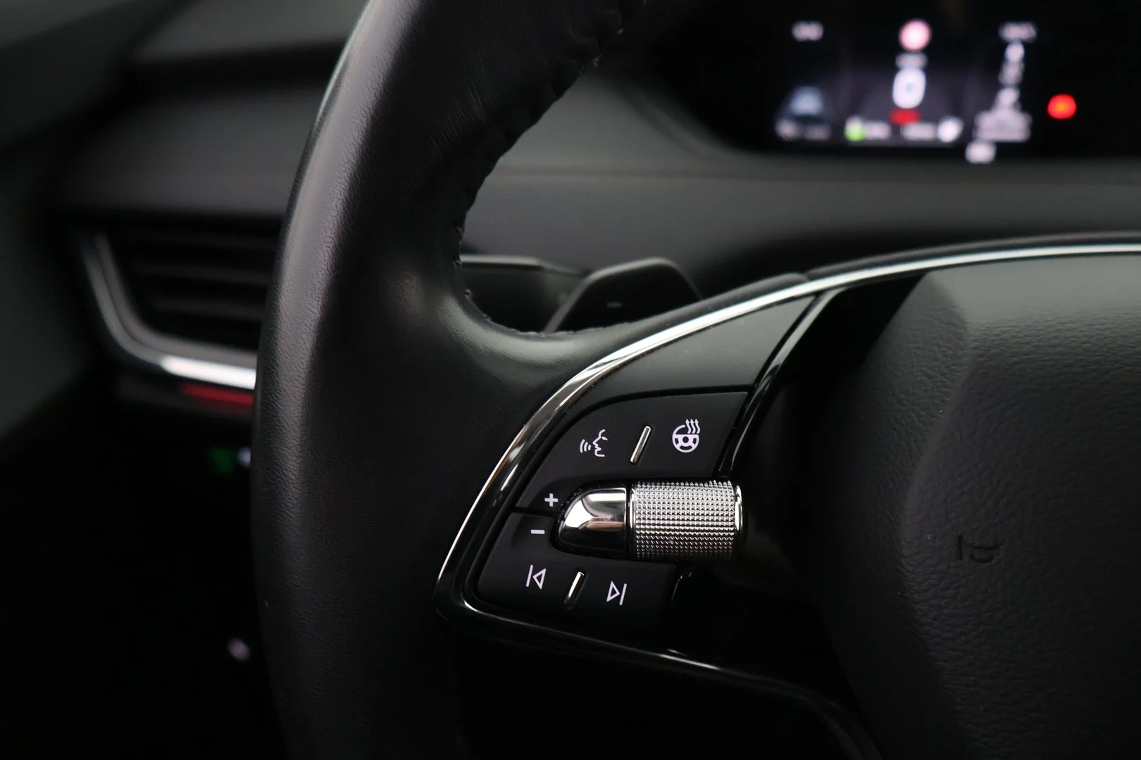Car Image - 1SN7KGk3wLlJdWDEmy1mmF