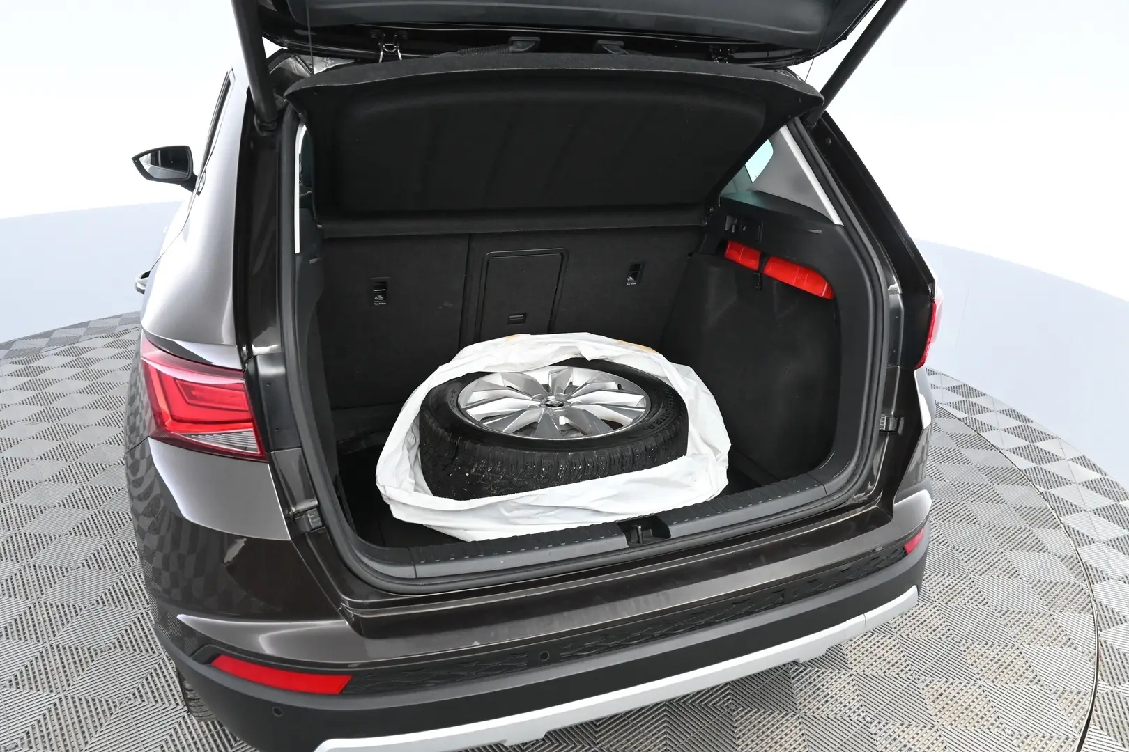 Car Image - 39ngd8bsj3lVx5vwpIq6Gv