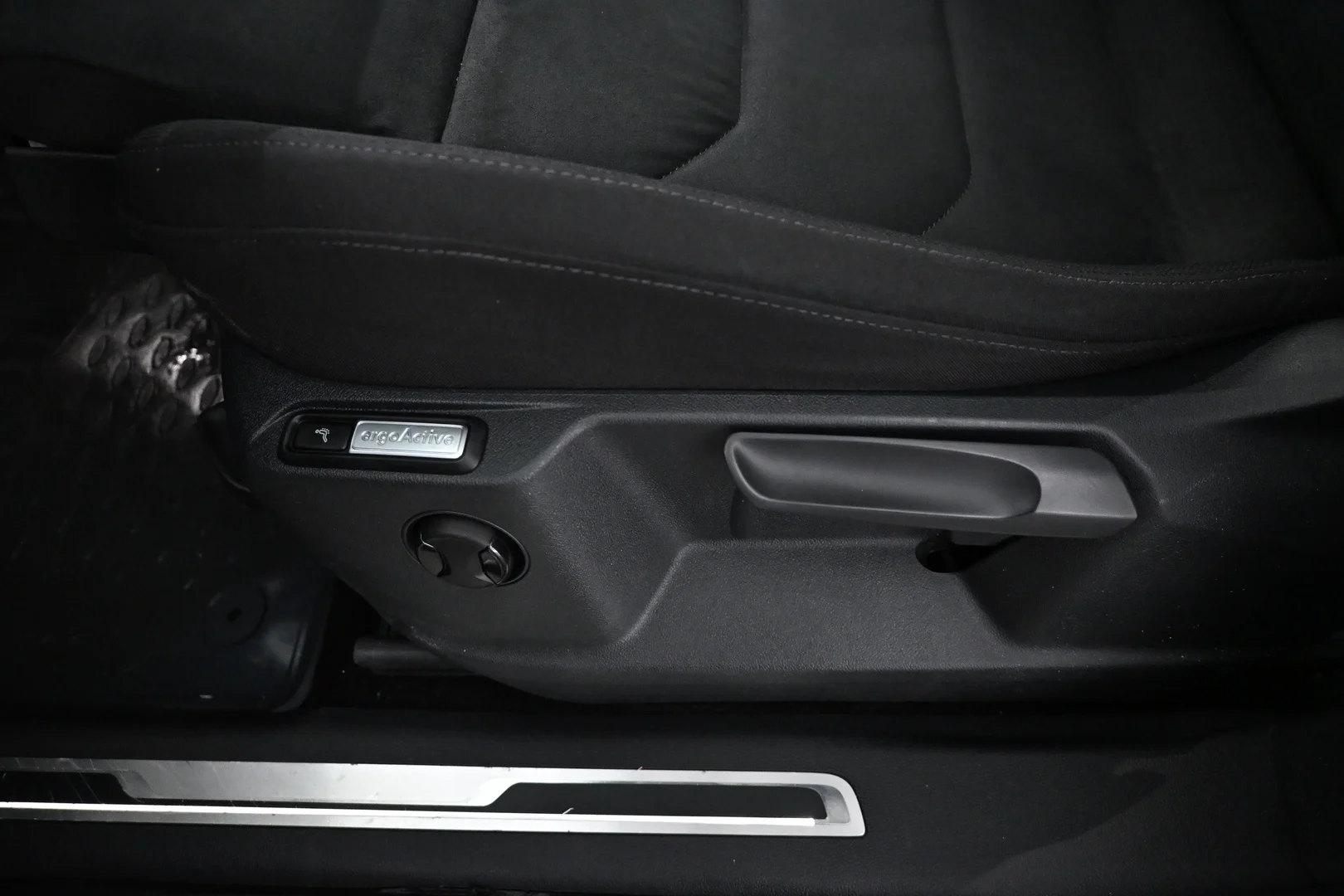 Car Image - 4QMIedHFe9Wum9YnjI5J9G