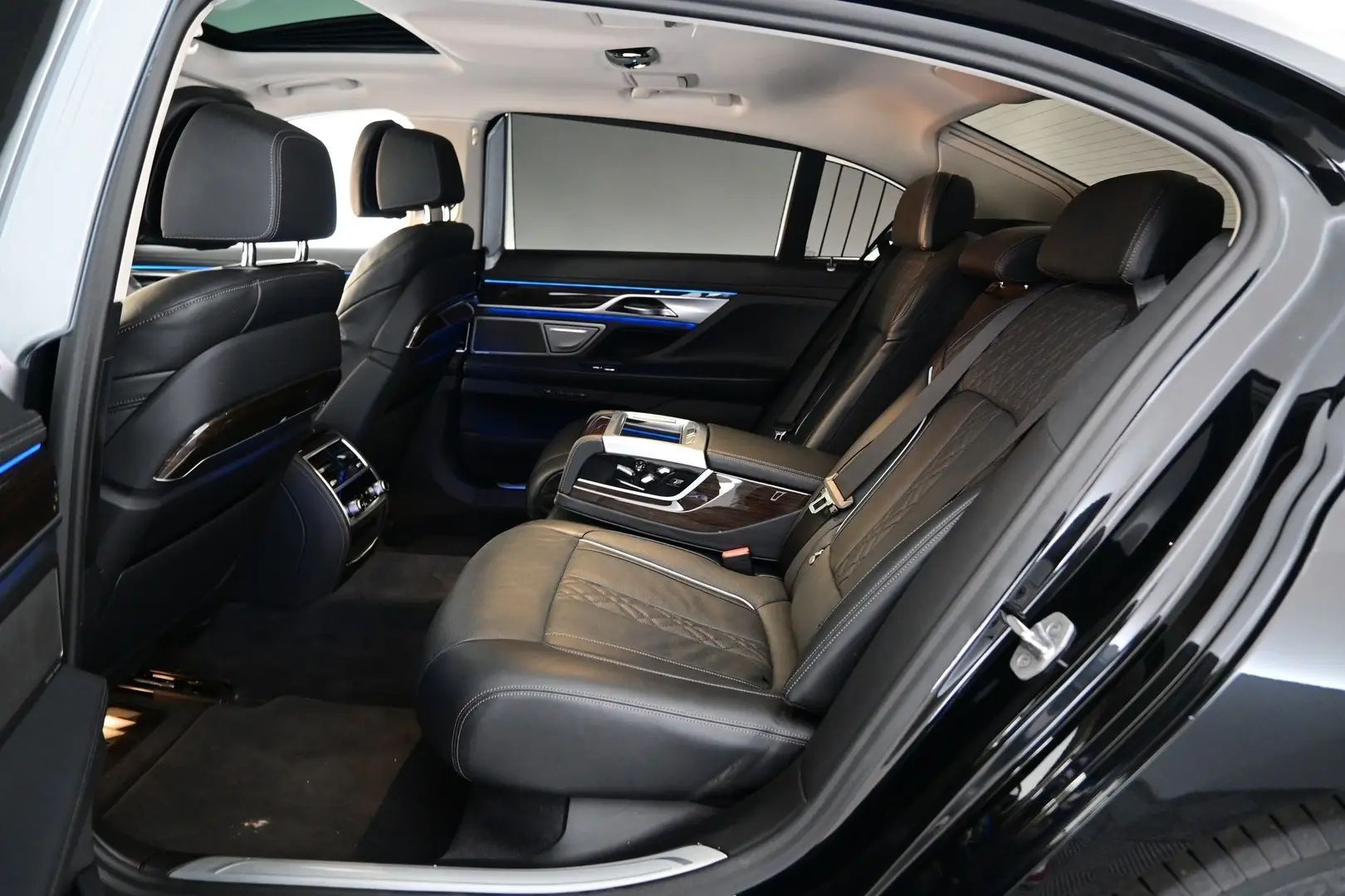 Car Image - 6HaWT749U0YPhziEg579IT