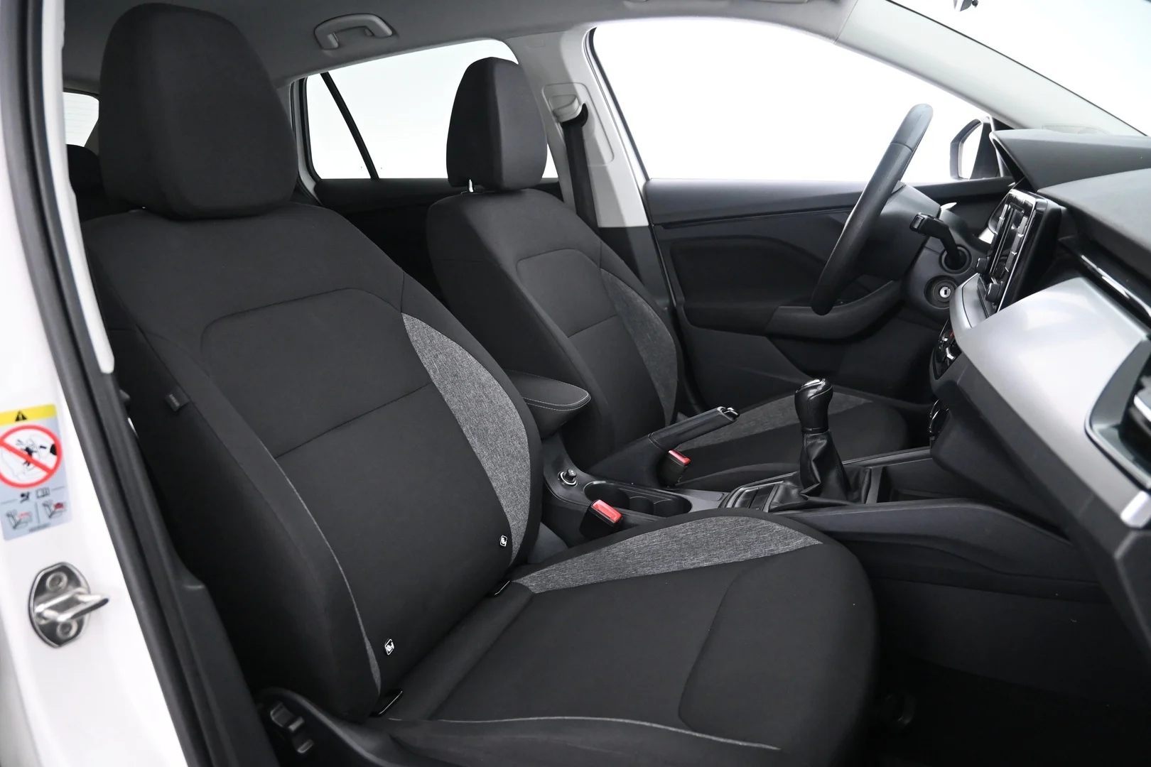 Car Image - 4KHOOK8jHrafjwUmMlBI9W