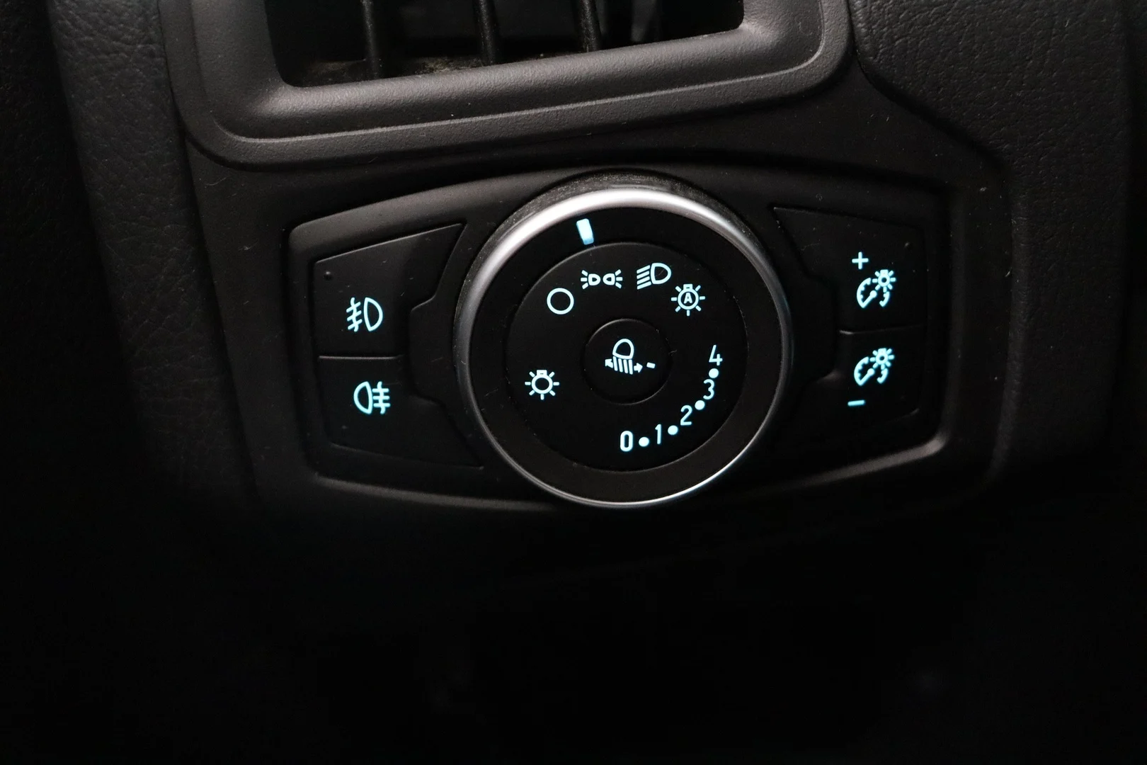 Car Image - 5uVvBLZEB2fQMTcTjwsfOo