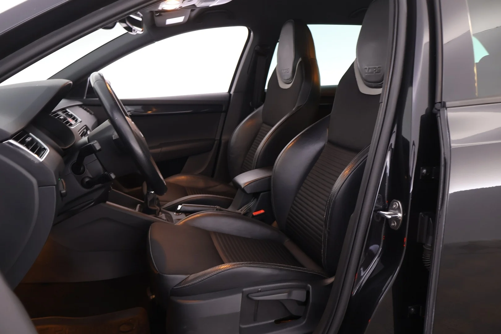 Car Image - 6DLW9VbWgCJzghilpQlvqi