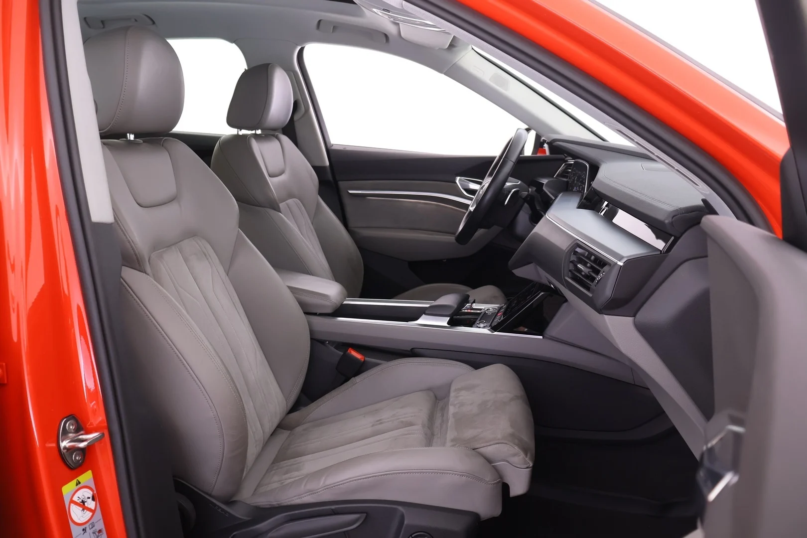 Car Image - 6wr2iBXAHWuDkaLfhqpPUd