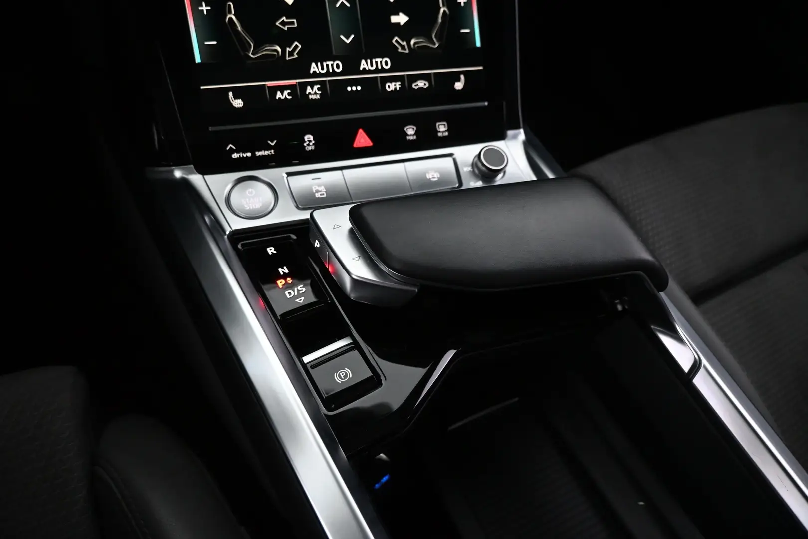 Car Image - 2YCRTGmSpT41jf5K9vQIAt