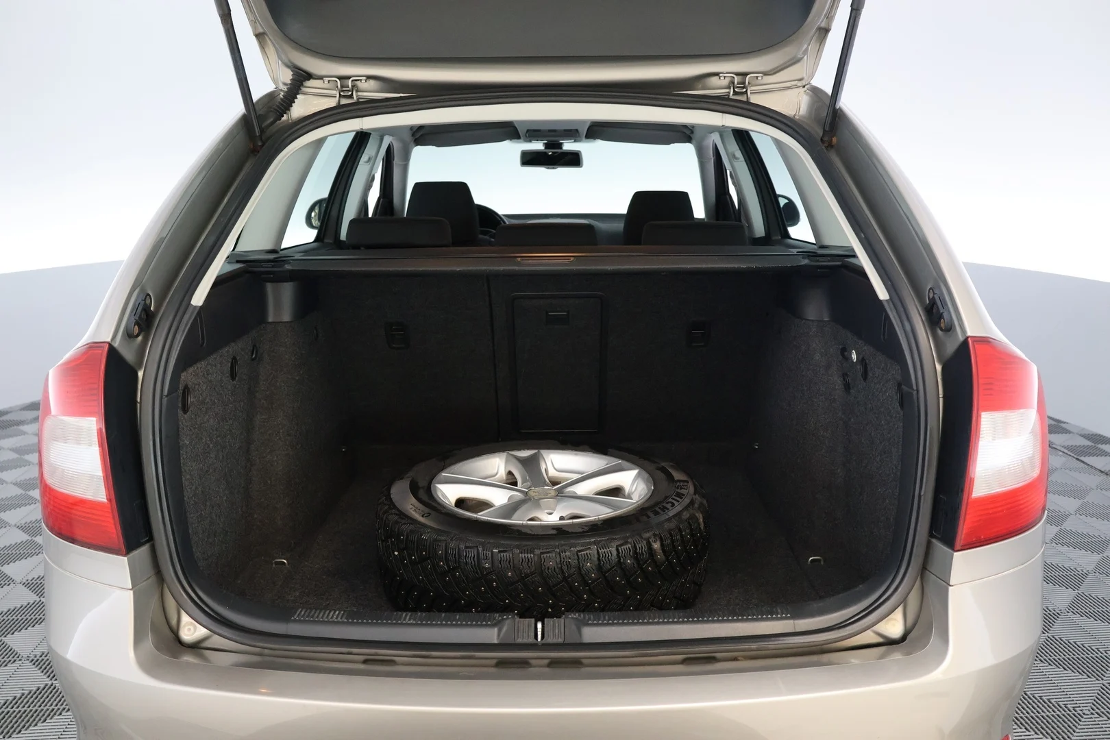 Car Image - 11ADJBluxRuiZcgCdOpdKH