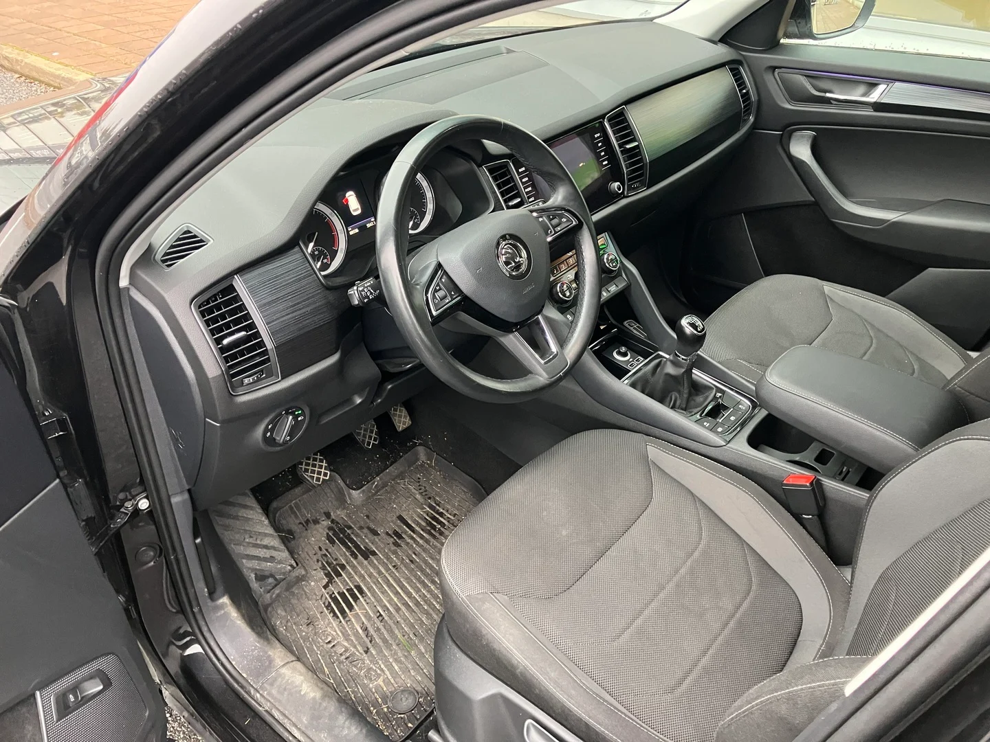 Car Image - 6NCSxUd1zWbzZAmeBQR1sN