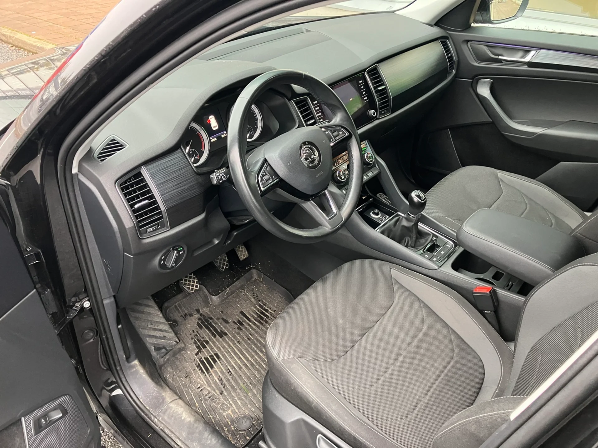 Car Image - 6NCSxUd1zWbzZAmeBQR1sN