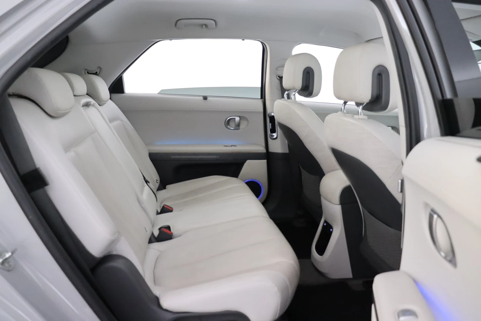 Car Image - 5leXTOqvLWkkbVH1WR5J9e