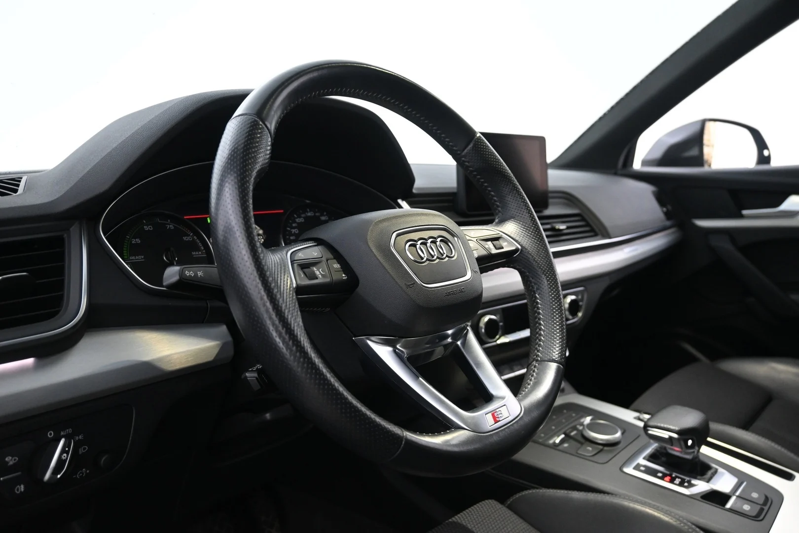 Car Image - 70O49zP8BYbRM4iS8Rh5cn