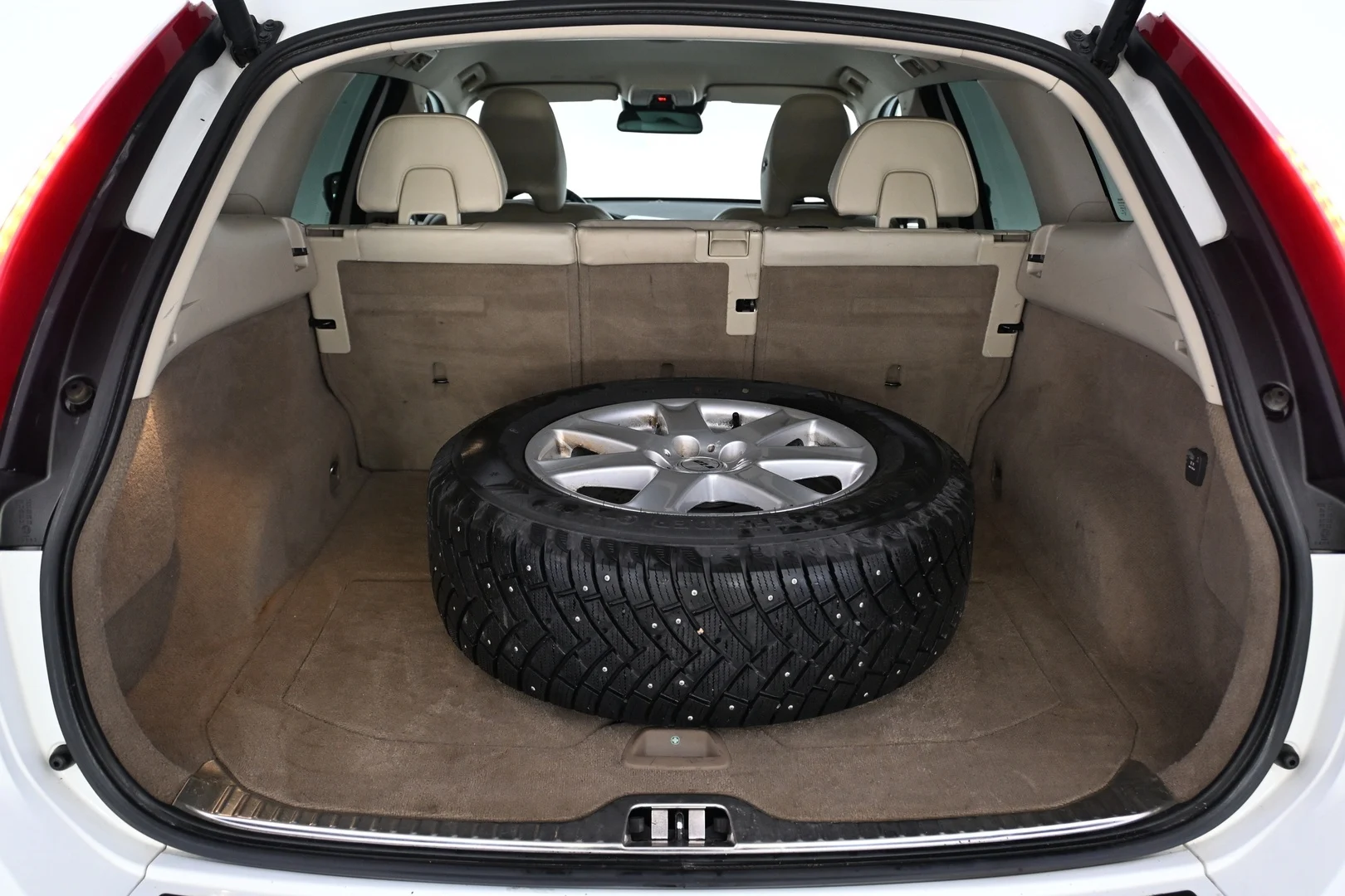 Car Image - y5nOL0s5jZolbNEdHHxSq