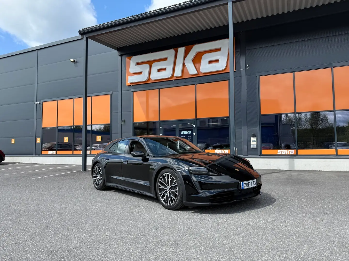 Car Image - BnGla9znFvewAZFFSoJXd