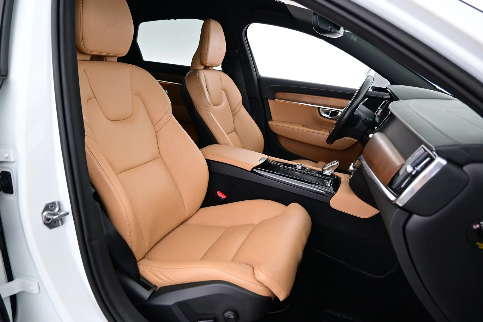 Car Image - 1BOHu70NoAsbh84xGIKb9J