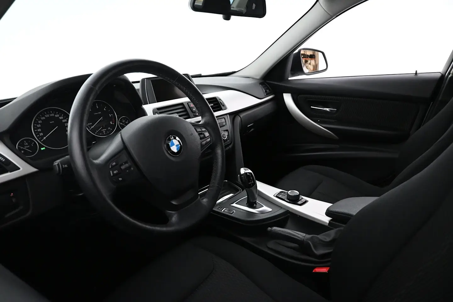 Car Image - dL6kL8kPbdXfSG6r5TzPE