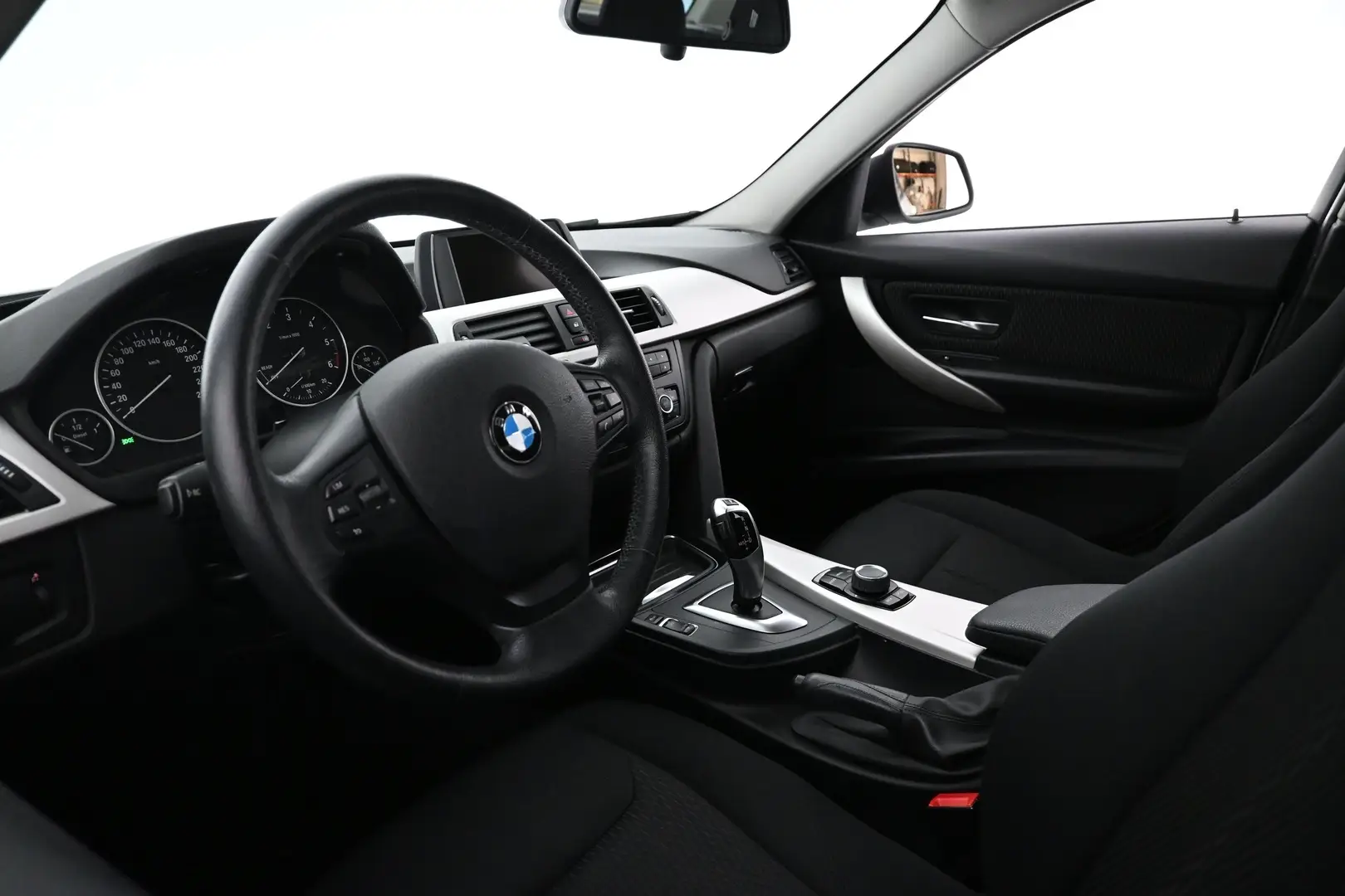 Car Image - dL6kL8kPbdXfSG6r5TzPE