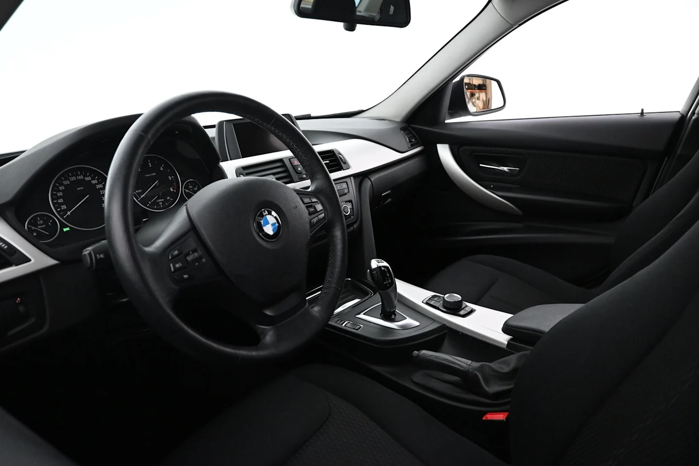 Car Image - dL6kL8kPbdXfSG6r5TzPE