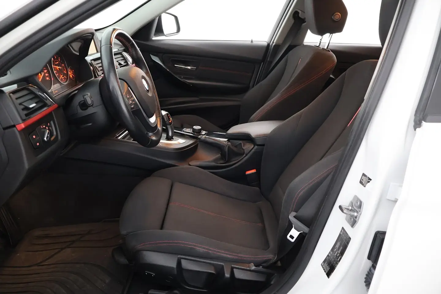 Car Image - 1hXmMYF85YESook5btj8TR