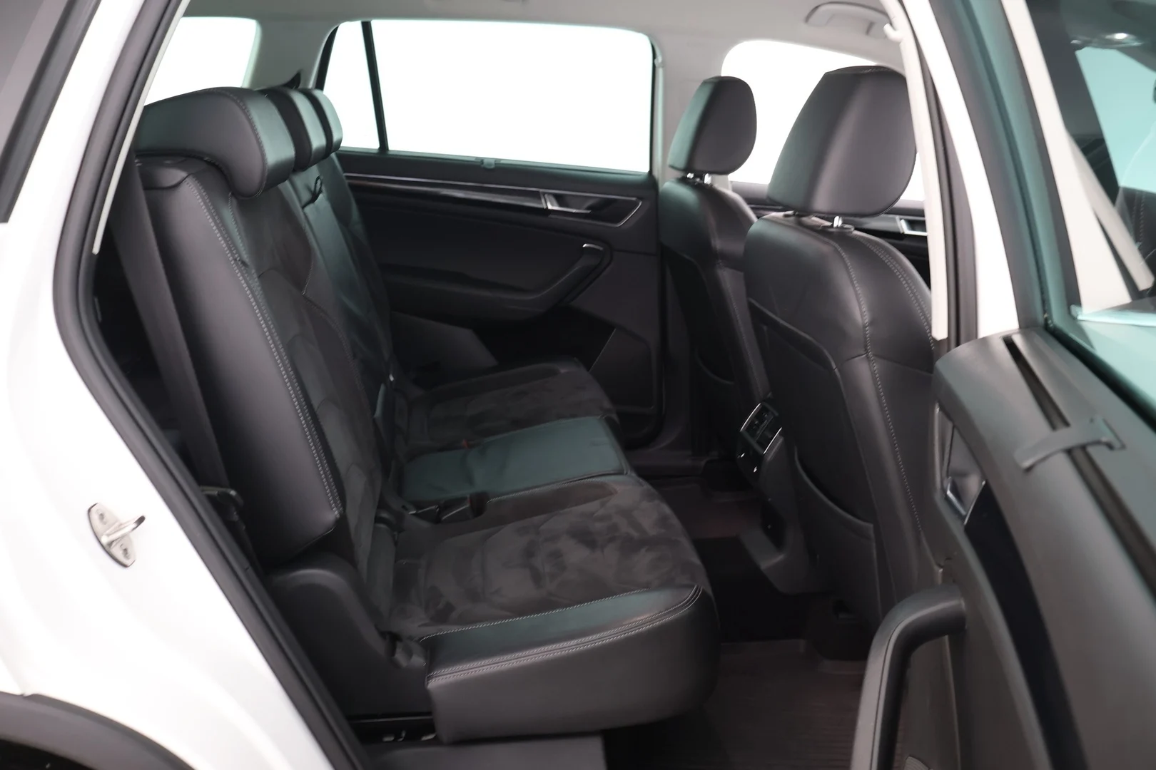 Car Image - 2b6kBY70QkFXrlary0dVQG