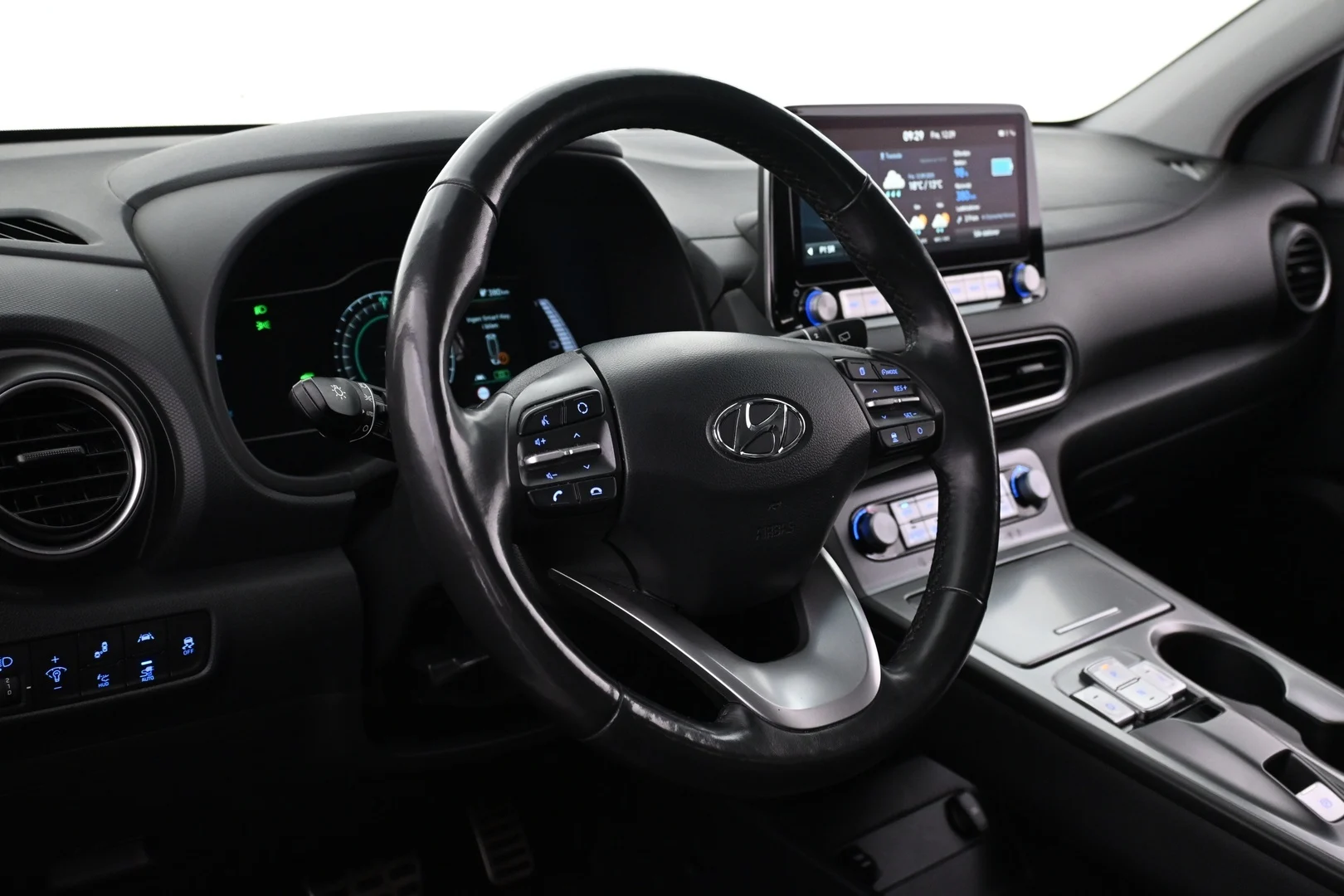 Car Image - 3wO1ie8RfznUjuGNiOjW1u