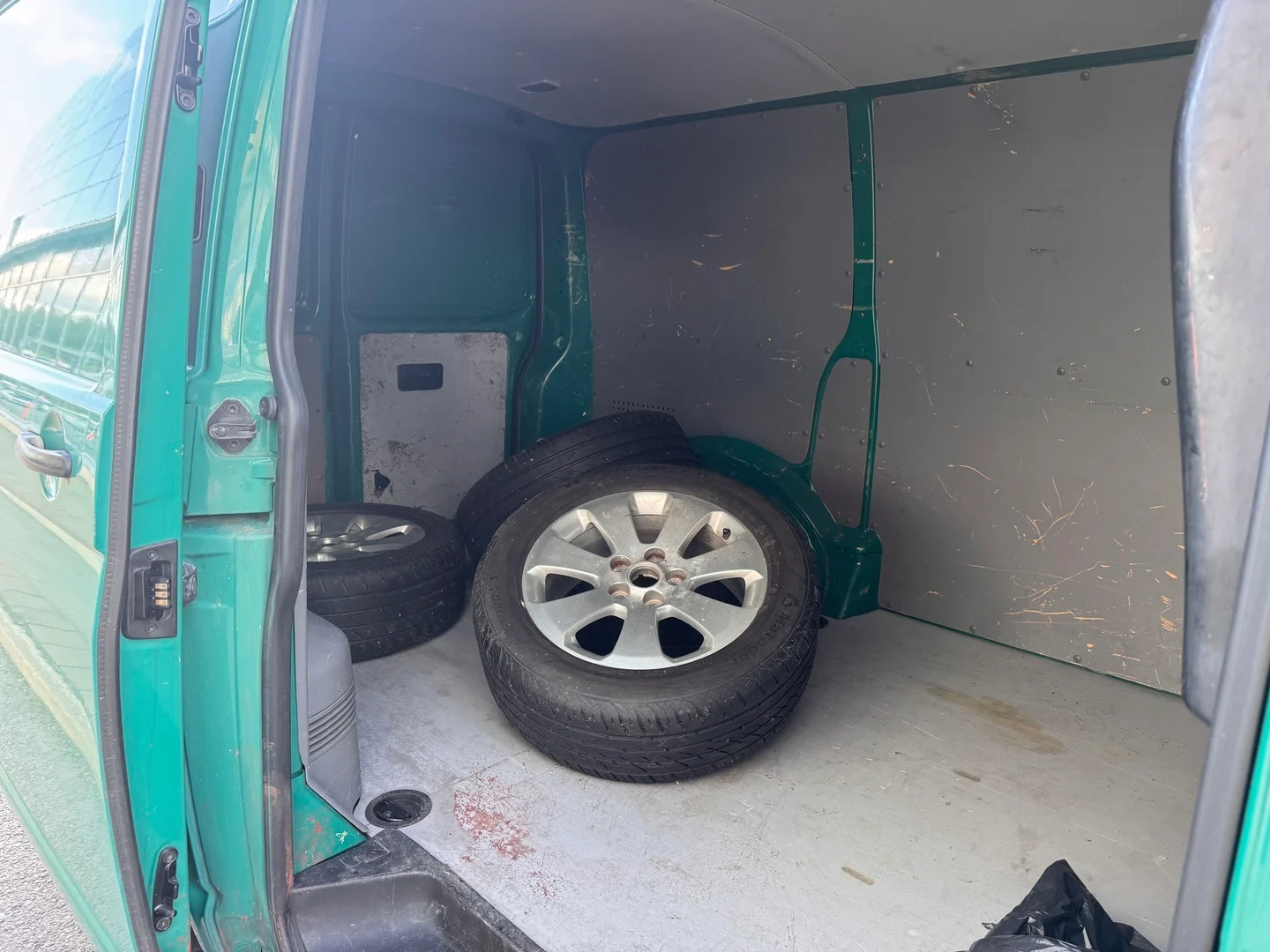 Car Image - 1Z7PZjNRsy4o2vc4RiHiI7