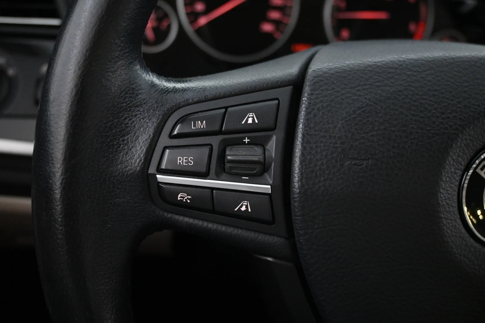 Car Image - uSJdN3hQxksJyTxFyt2OE