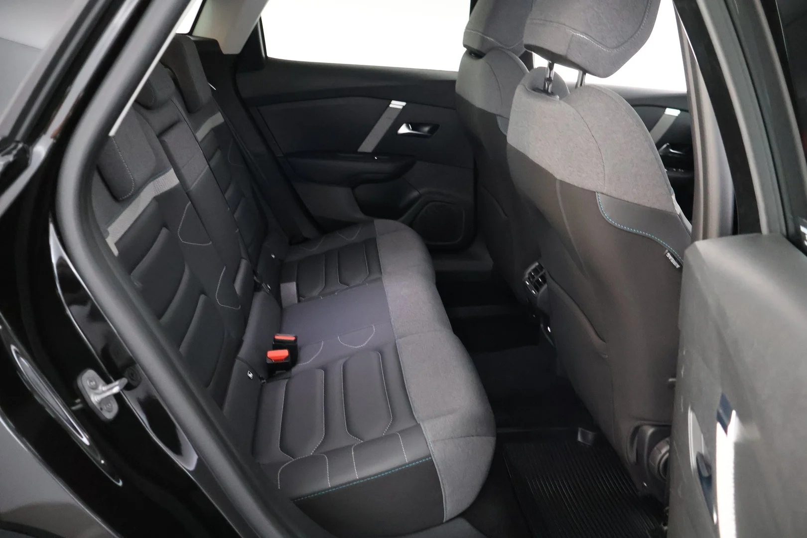 Car Image - toA3vkIdLHVkFbEszehQY