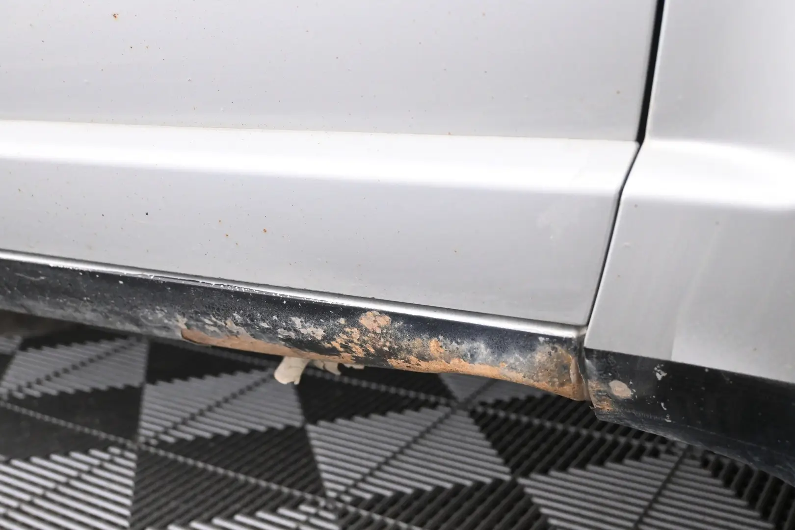 Car Image - 3P8L5yaBw9gZ9ePJKQHSRh