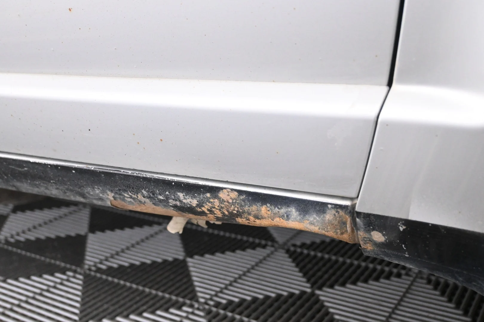 Car Image - 3P8L5yaBw9gZ9ePJKQHSRh