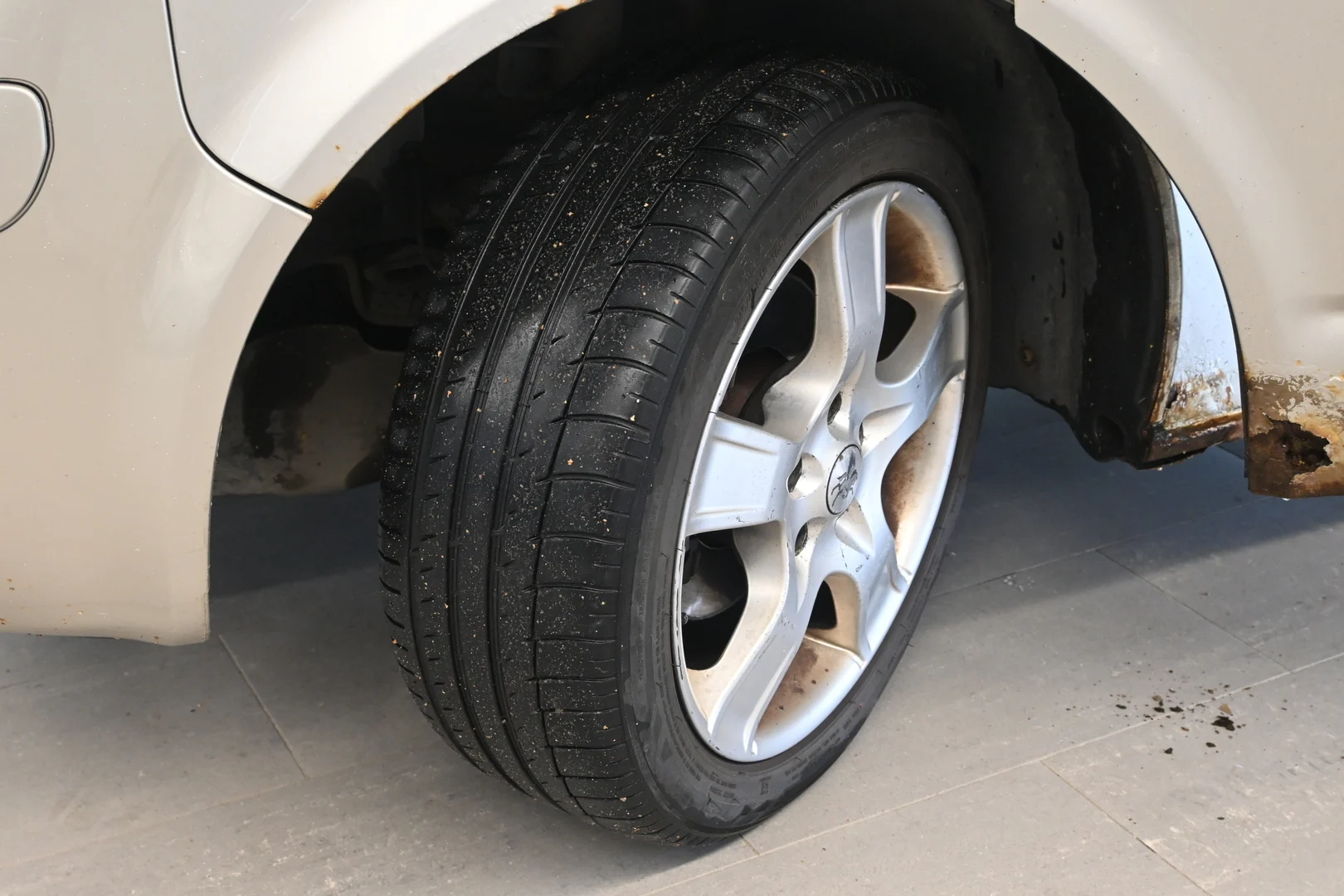 Car Image - 7LkwnFZUt6aSvB44ZIvJX5
