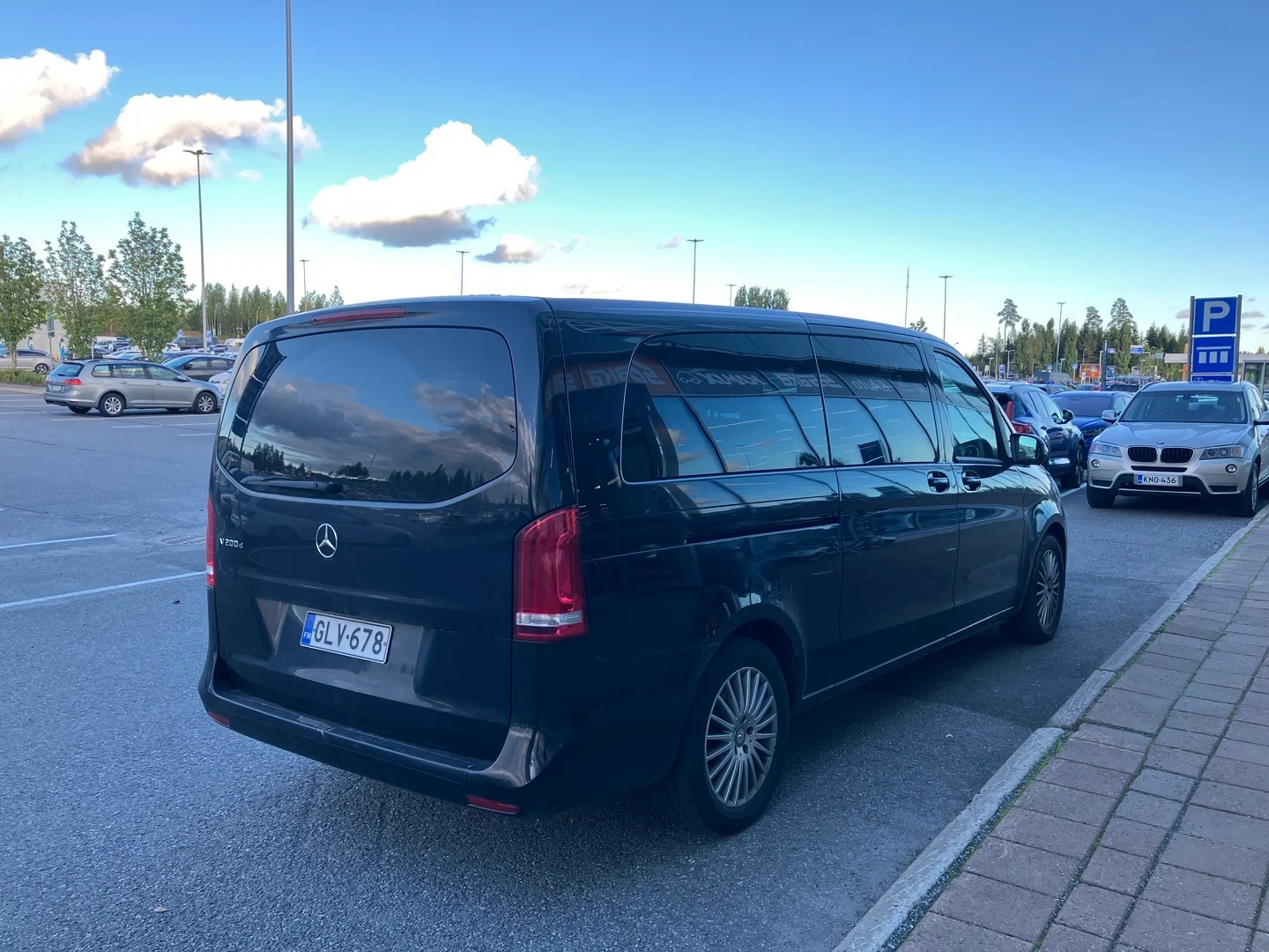 Car Image - 8M5XBrgRg4Zd8BZSsEZPy