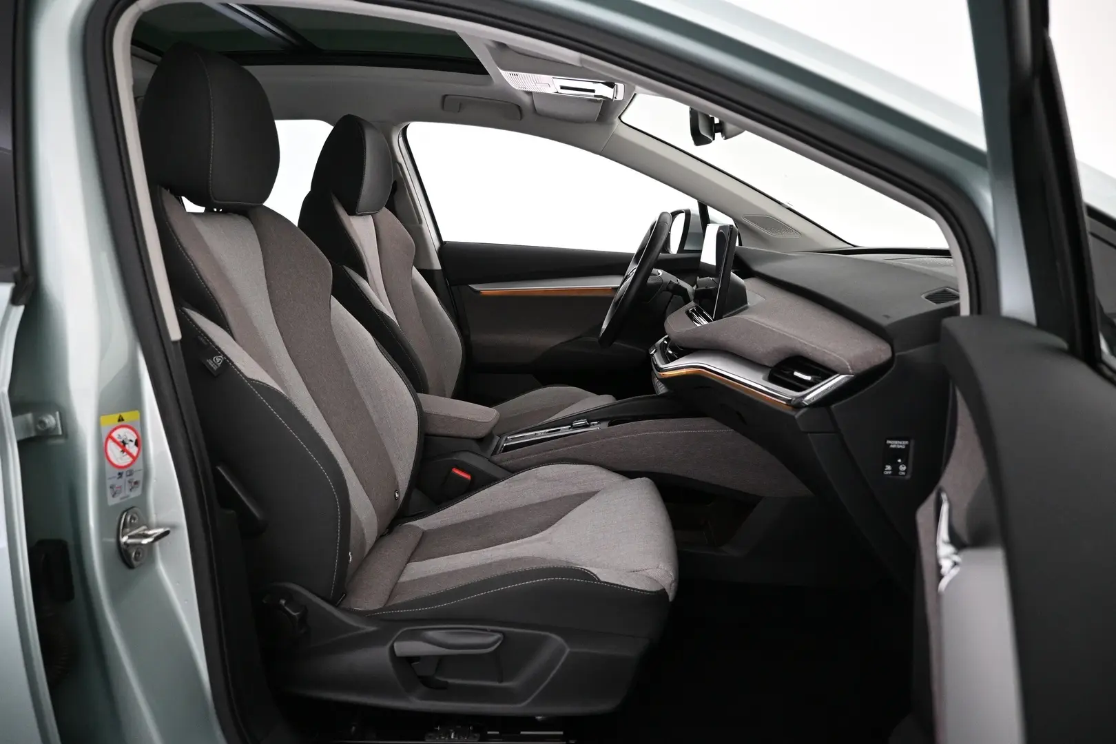 Car Image - 2u9giQqXkxyRvR6RnudEm8