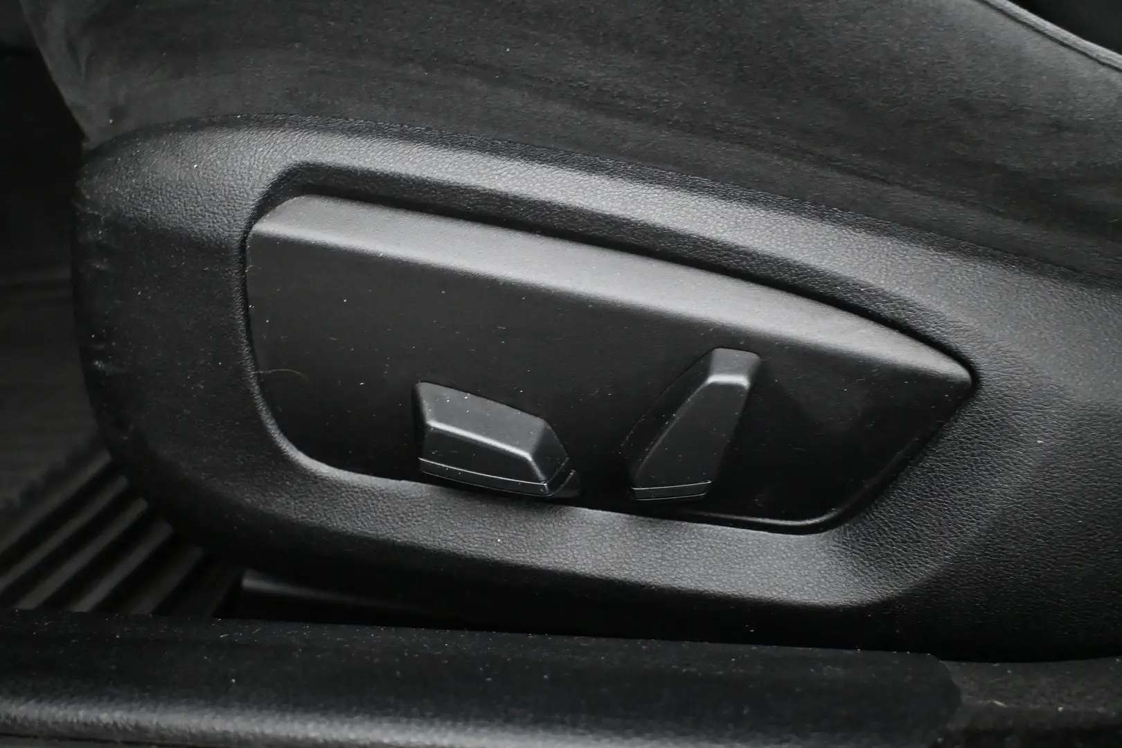 Car Image - 45cckX4zjpPbY6ChY2hg3i
