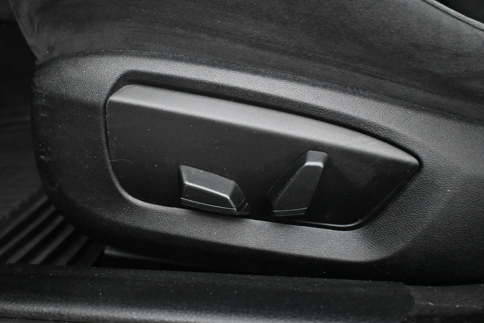 Car Image - 45cckX4zjpPbY6ChY2hg3i