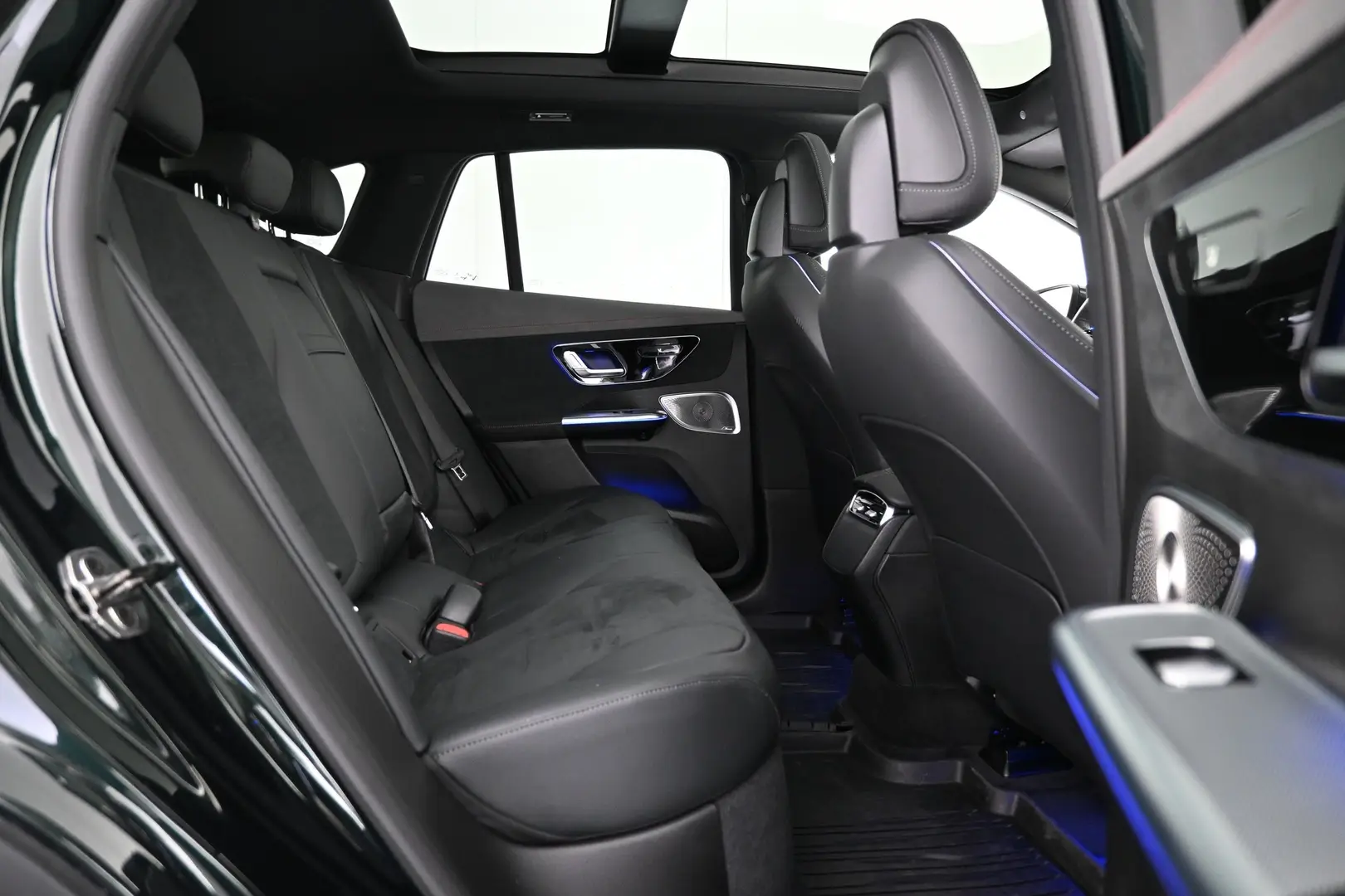 Car Image - 7r9IEPb7YRsH2MPAWavtYF