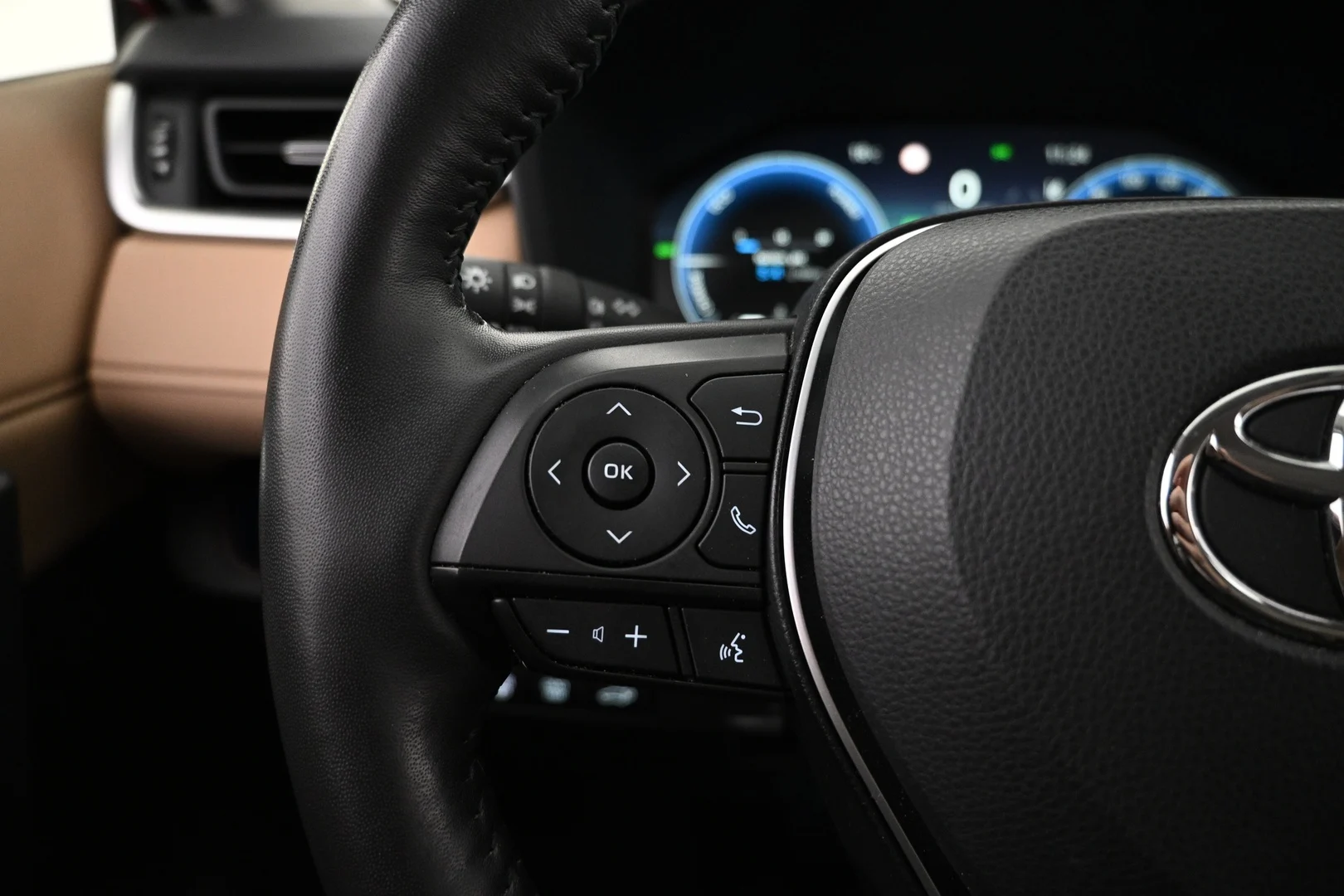 Car Image - 5JBdl9LDuqhlyUz5Httq9N