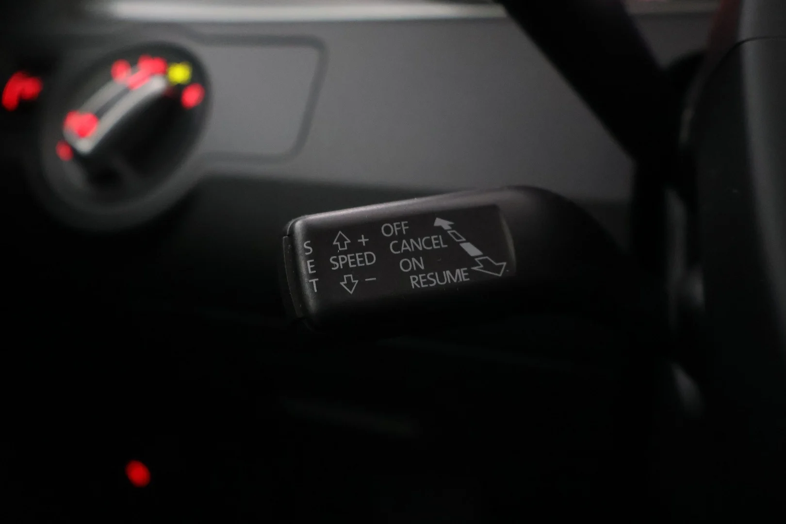 Car Image - 2wQM8zPH1M8Nhjryg4pIwE