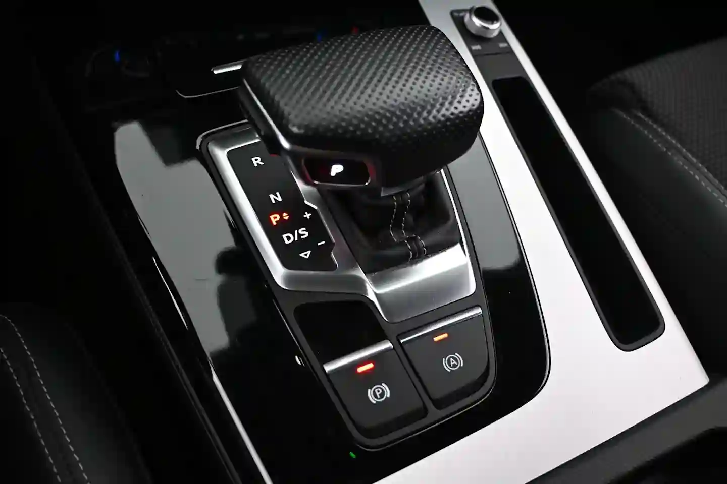 Car Image - 27QmQ9zfGBD6VHxK5mPBhl
