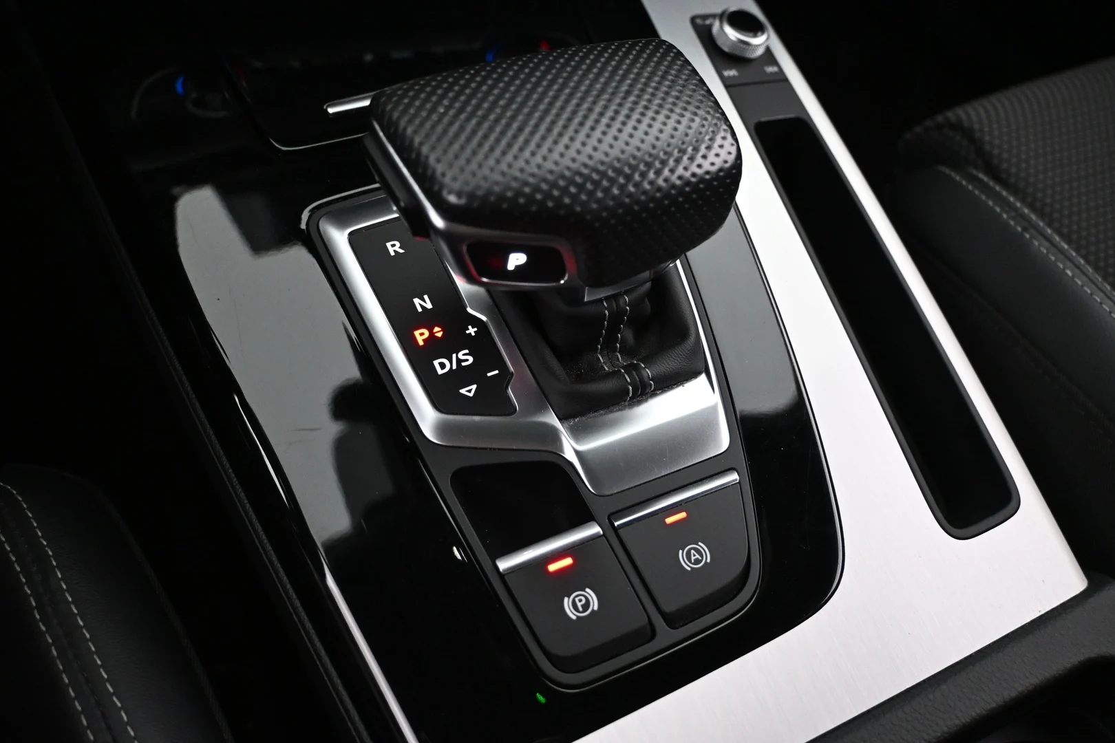 Car Image - 27QmQ9zfGBD6VHxK5mPBhl