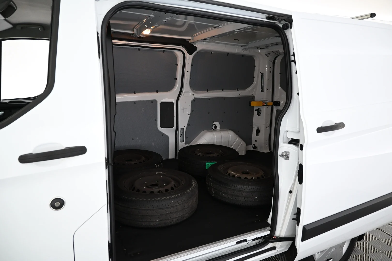 Car Image - 6TUemu2YPRcNSKUl0LY8O5