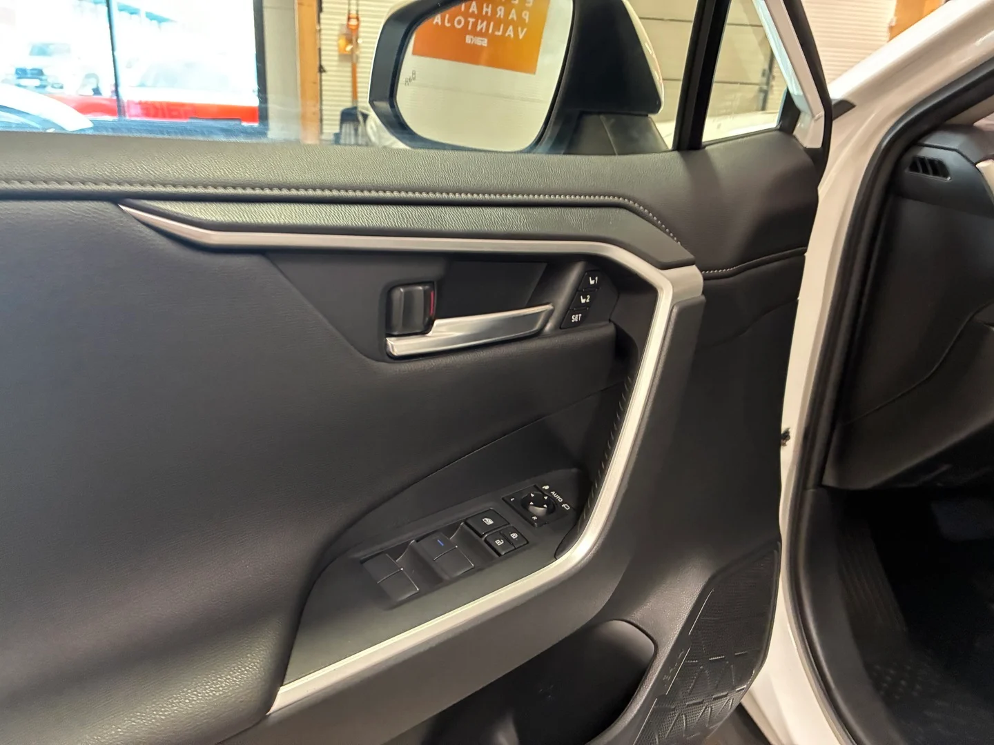 Car Image - 3RZlD0nfHDRC0AlB8uzWRq