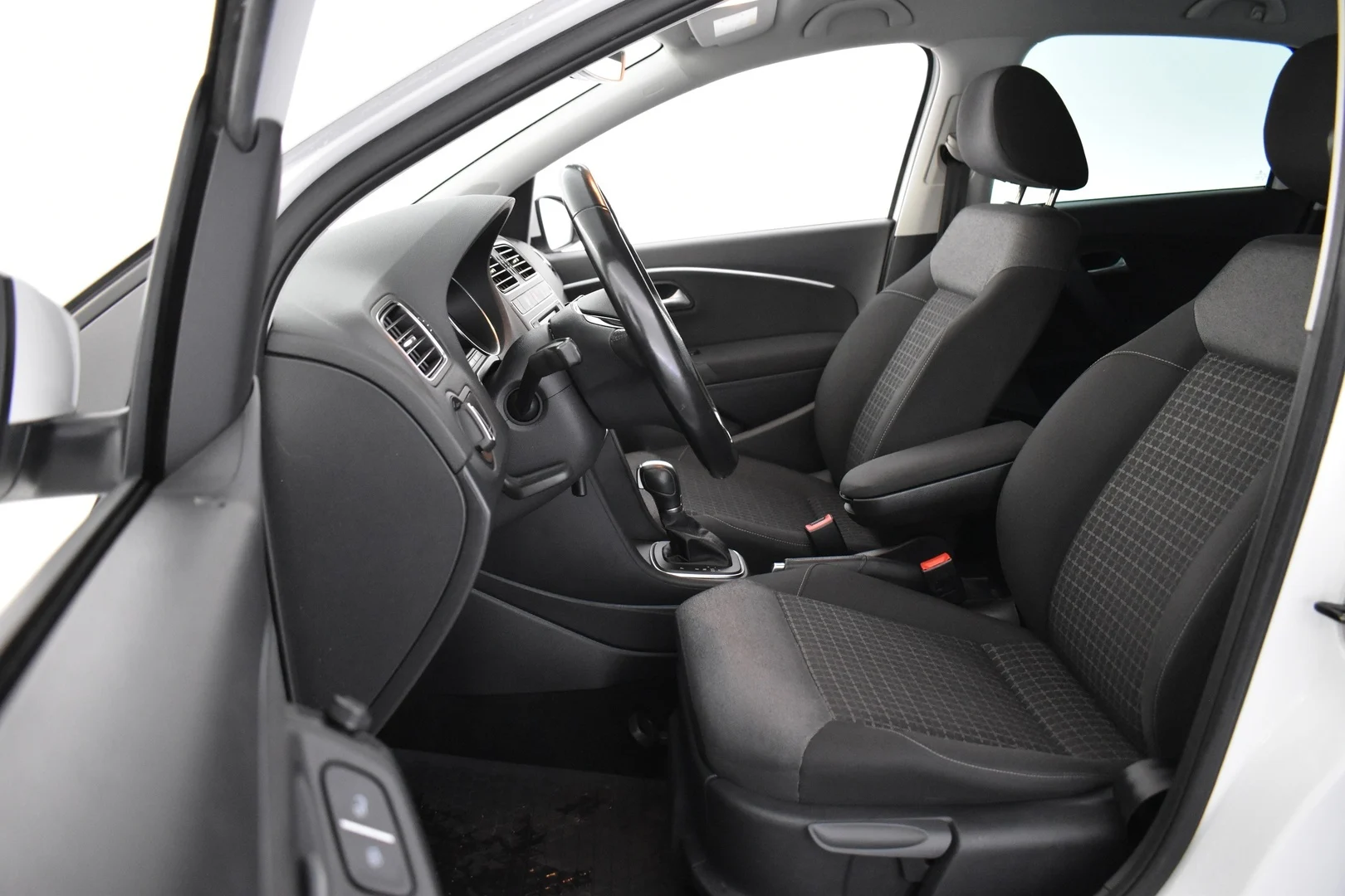 Car Image - 6nXE87nva1b5gO9YUdPaUN